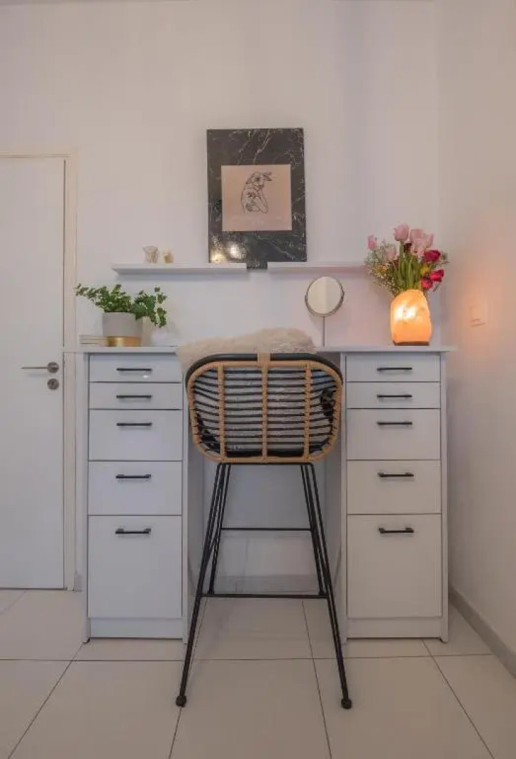 Inconceptual apartment