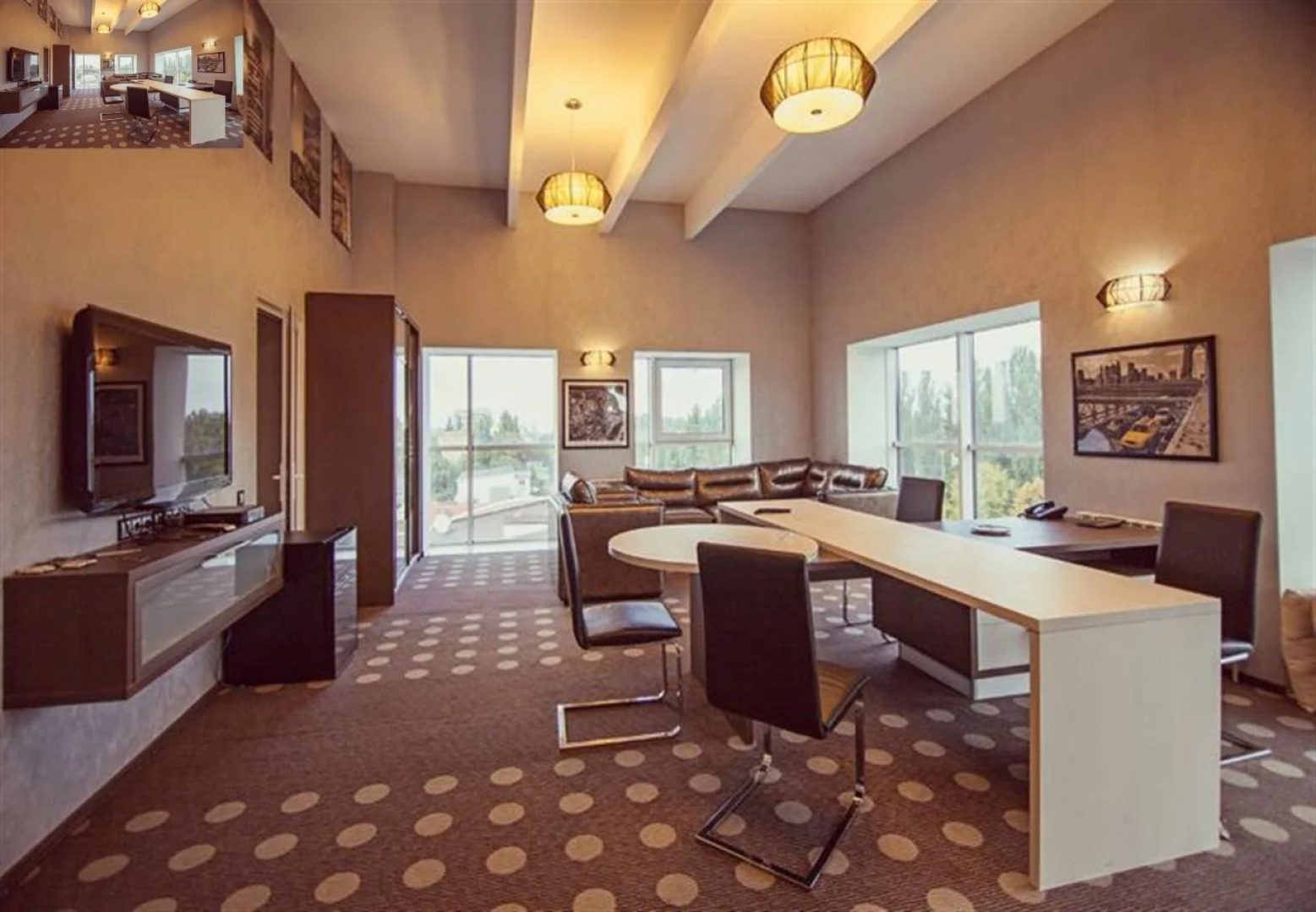 Отель Ambassador Plaza