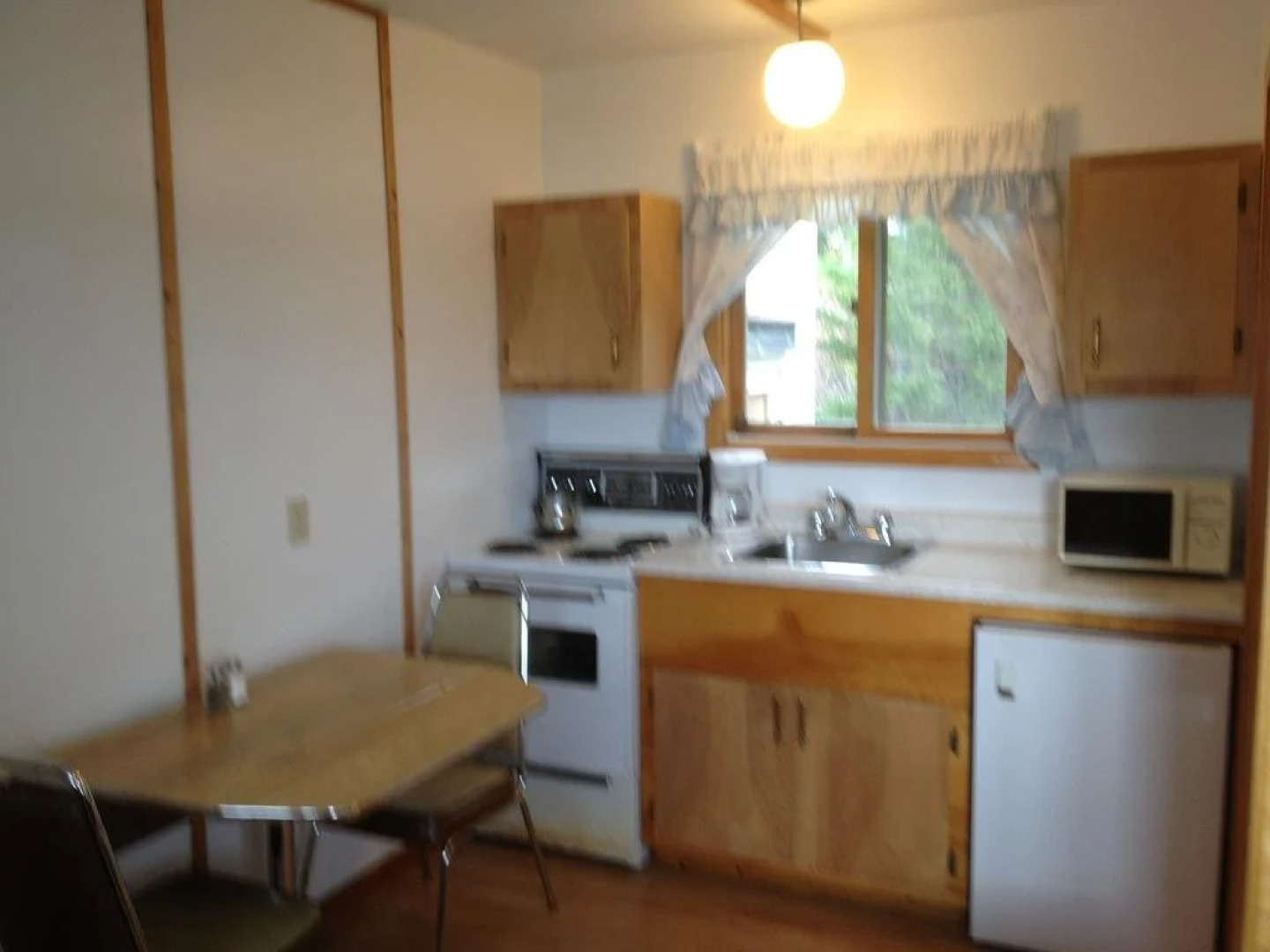 Sea Breeze Cottages & Motel