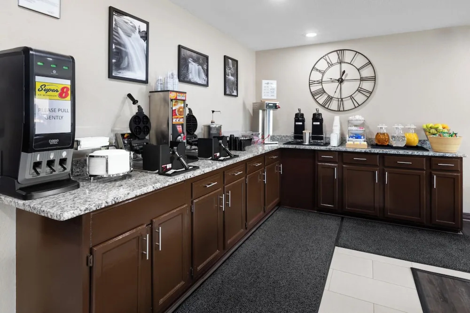 Super 8 Motel - Fairmont