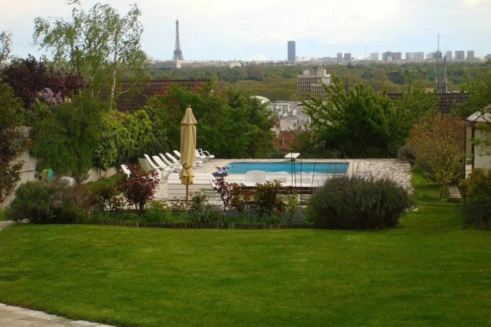 Villa House with Panoramic View on Paris