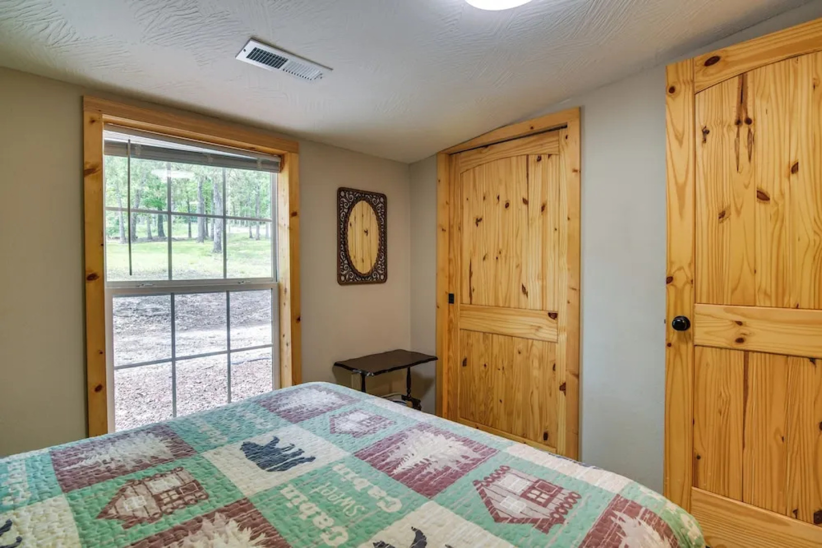 Bull Shoals Lake Home w/ Porch - Steps to Water!