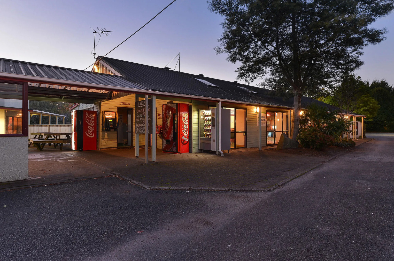Smoke Lake Hot Springs Lodge and Camp