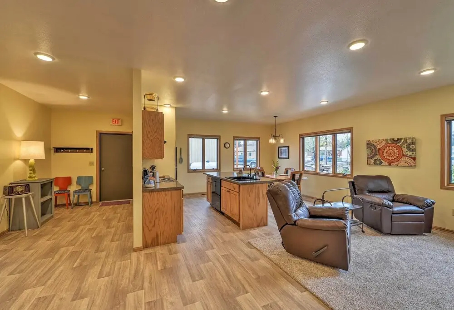 Spacious Home 10 Minutes to Ten Sleep Canyon!