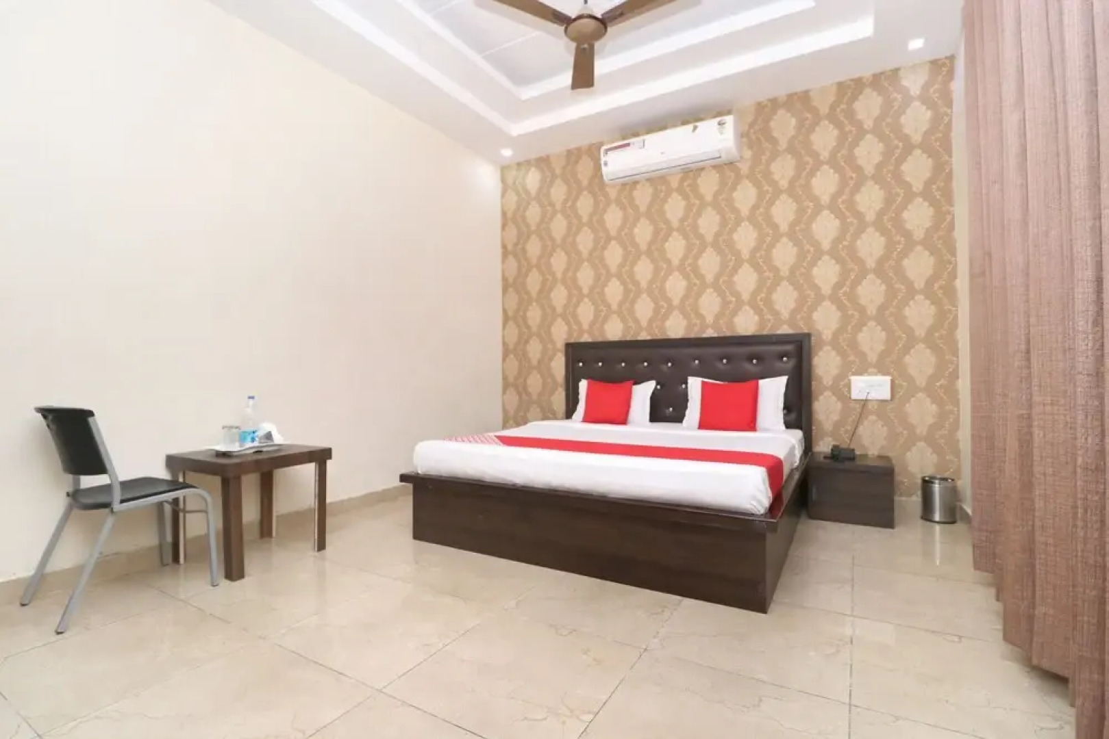 OYO 31026 Samrat Regency