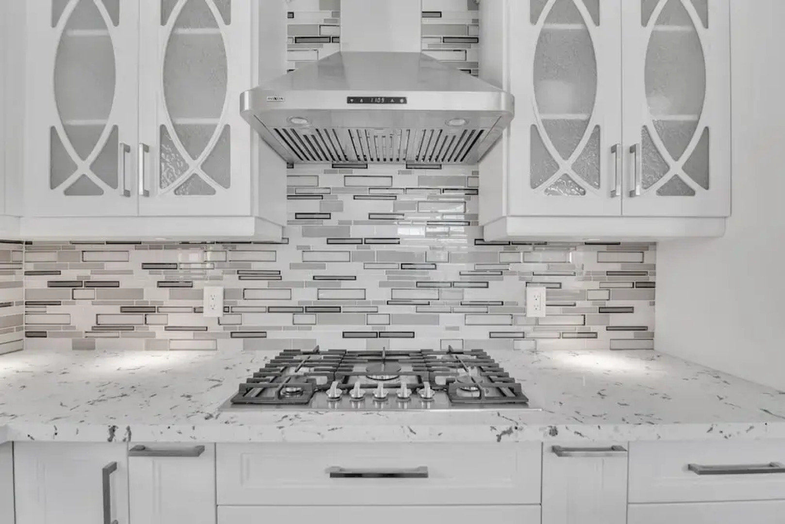 High-ceiling Home Relaxing Patio in Waterloo