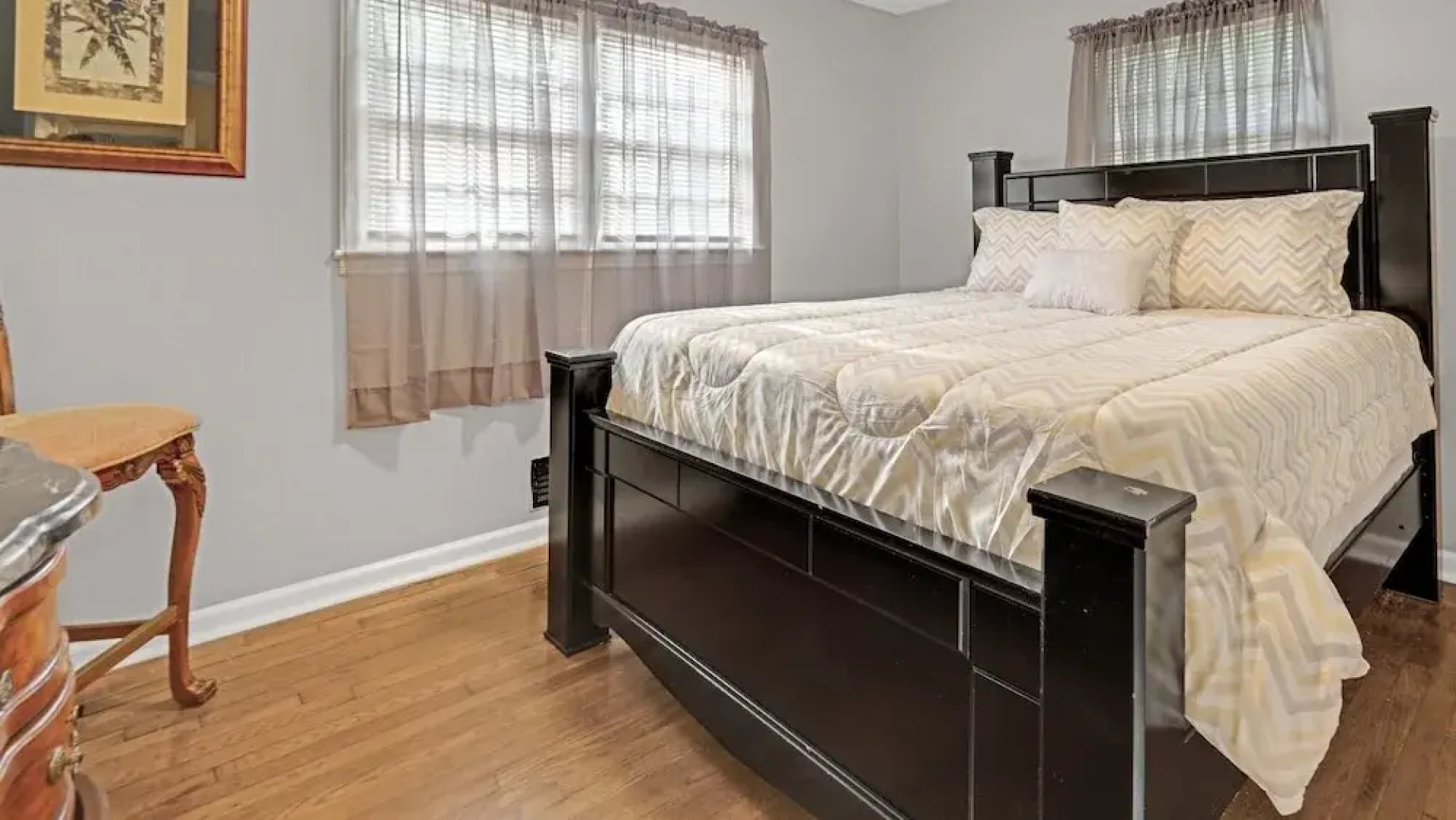 Spacious 3 Bedroom Home With Full Kitchen - Minutes From ATL Airport! 3 Home by Redawning