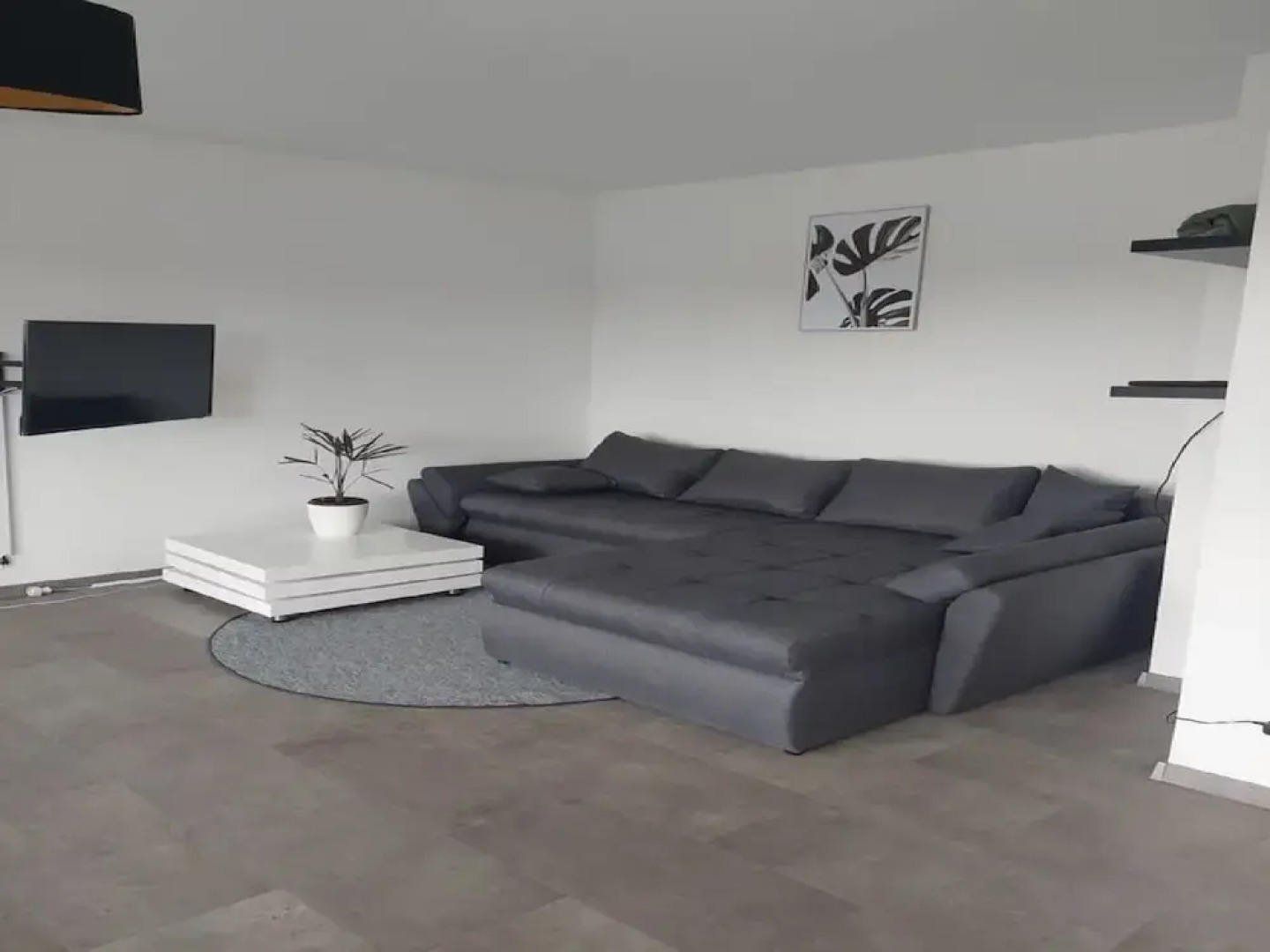 Modern Apartment With Balcony