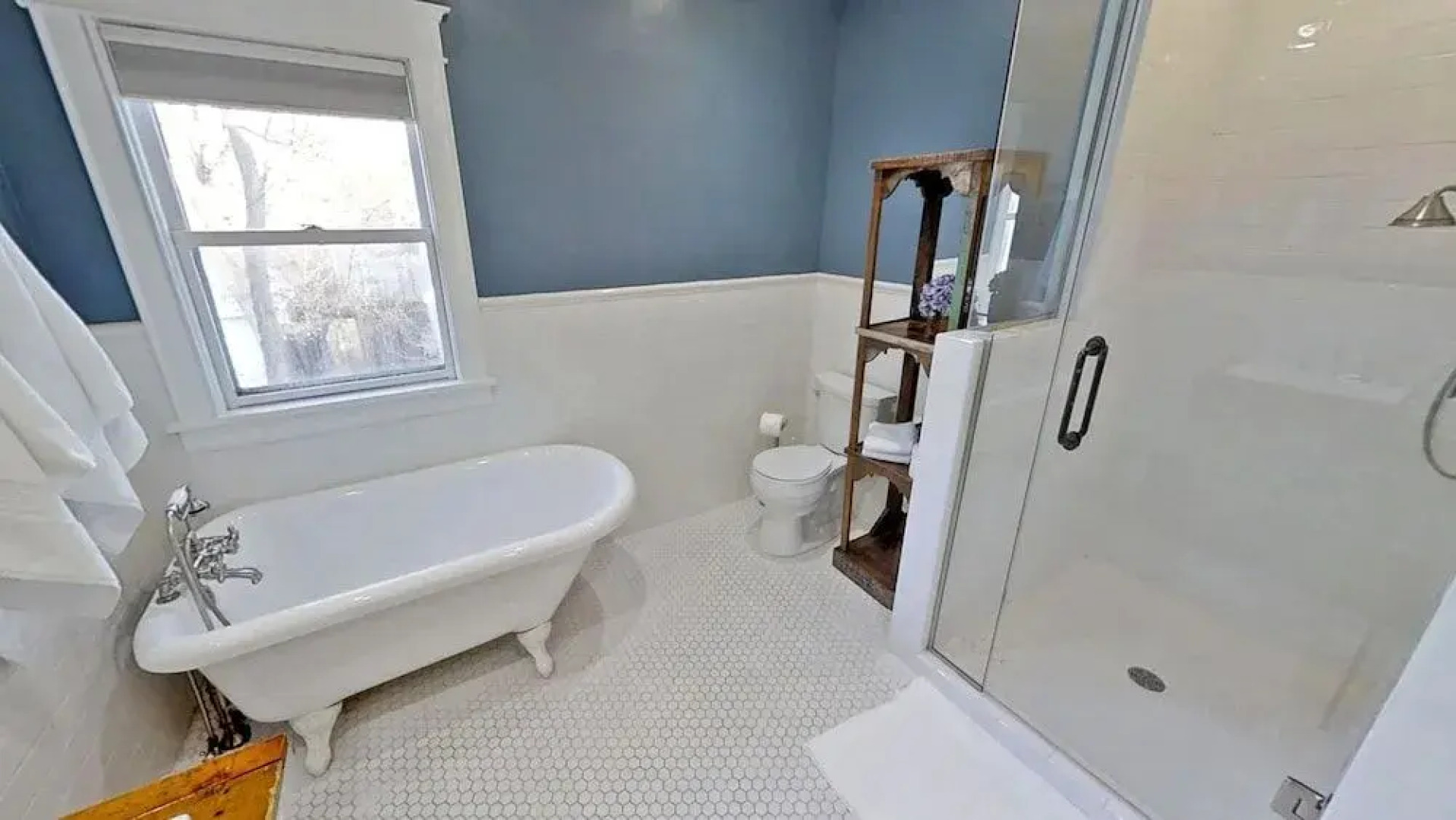 Linden Hills Luxury Charmer