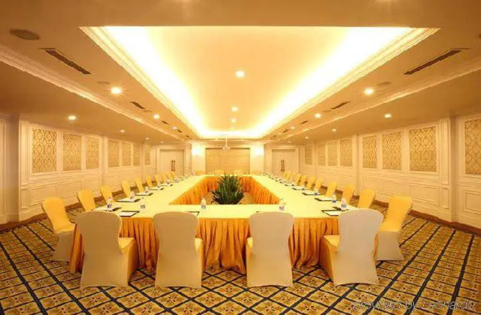 Country Garden Hill Lake Phoenix Hotel