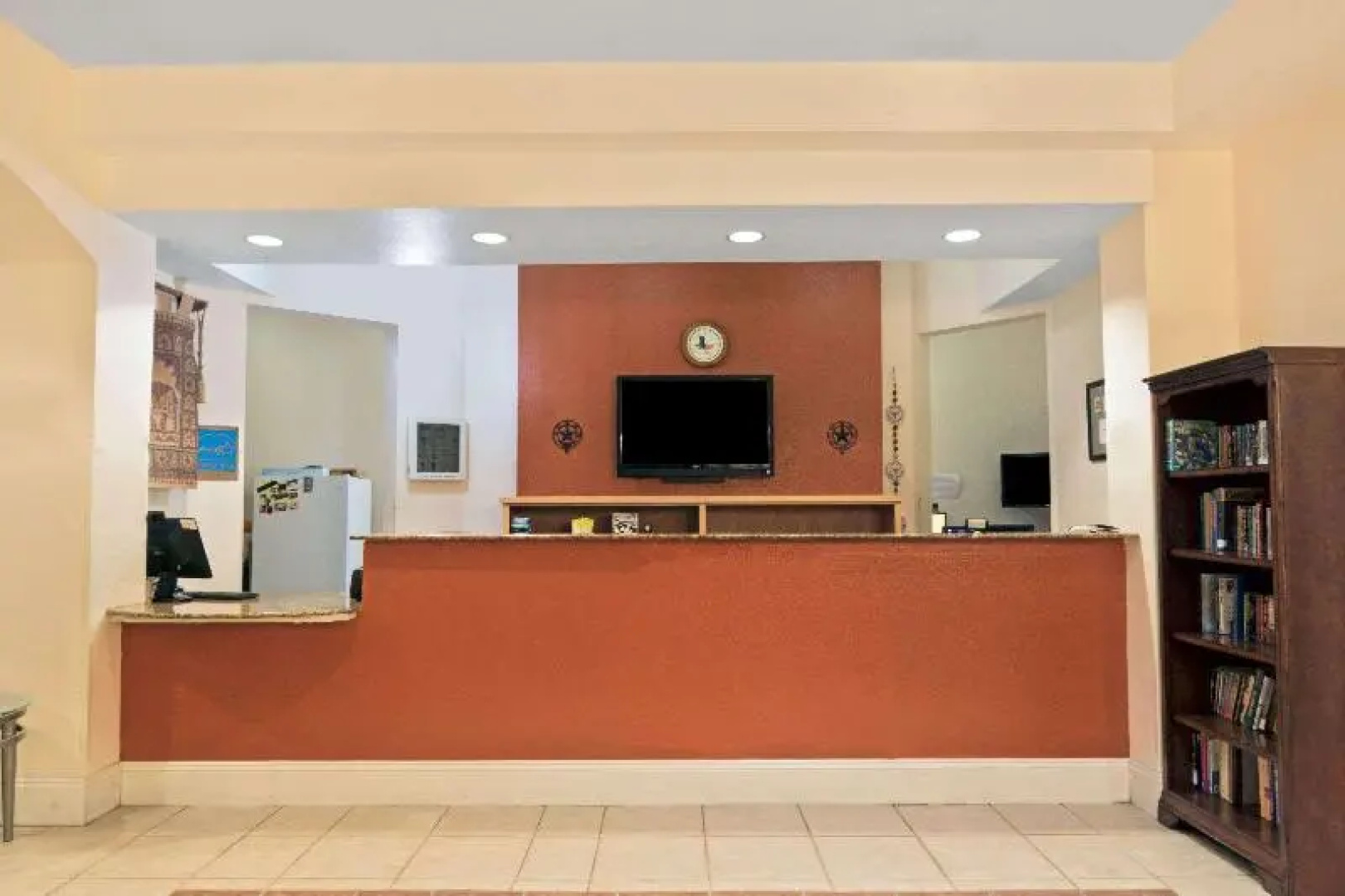 Super 8 by Wyndham Austin Airport South