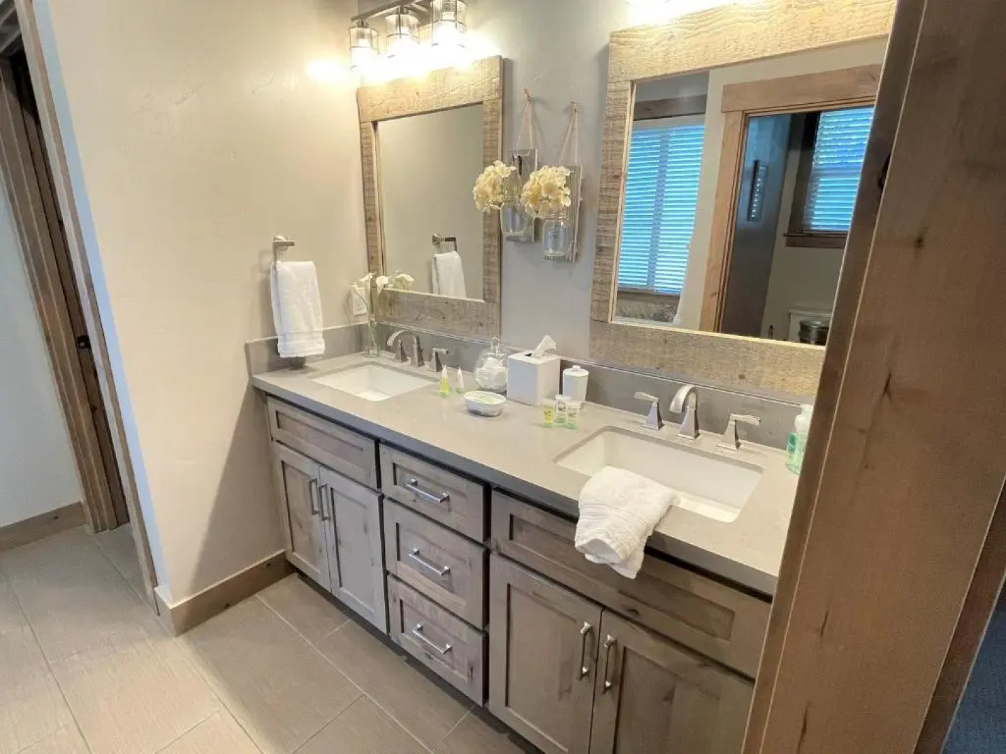 Saint Bernard - INCREDIBLE MOUNTAIN GETAWAY HOT TUB GAME ROOM GAS BBQ L2 EV CONNECTION TAHOE