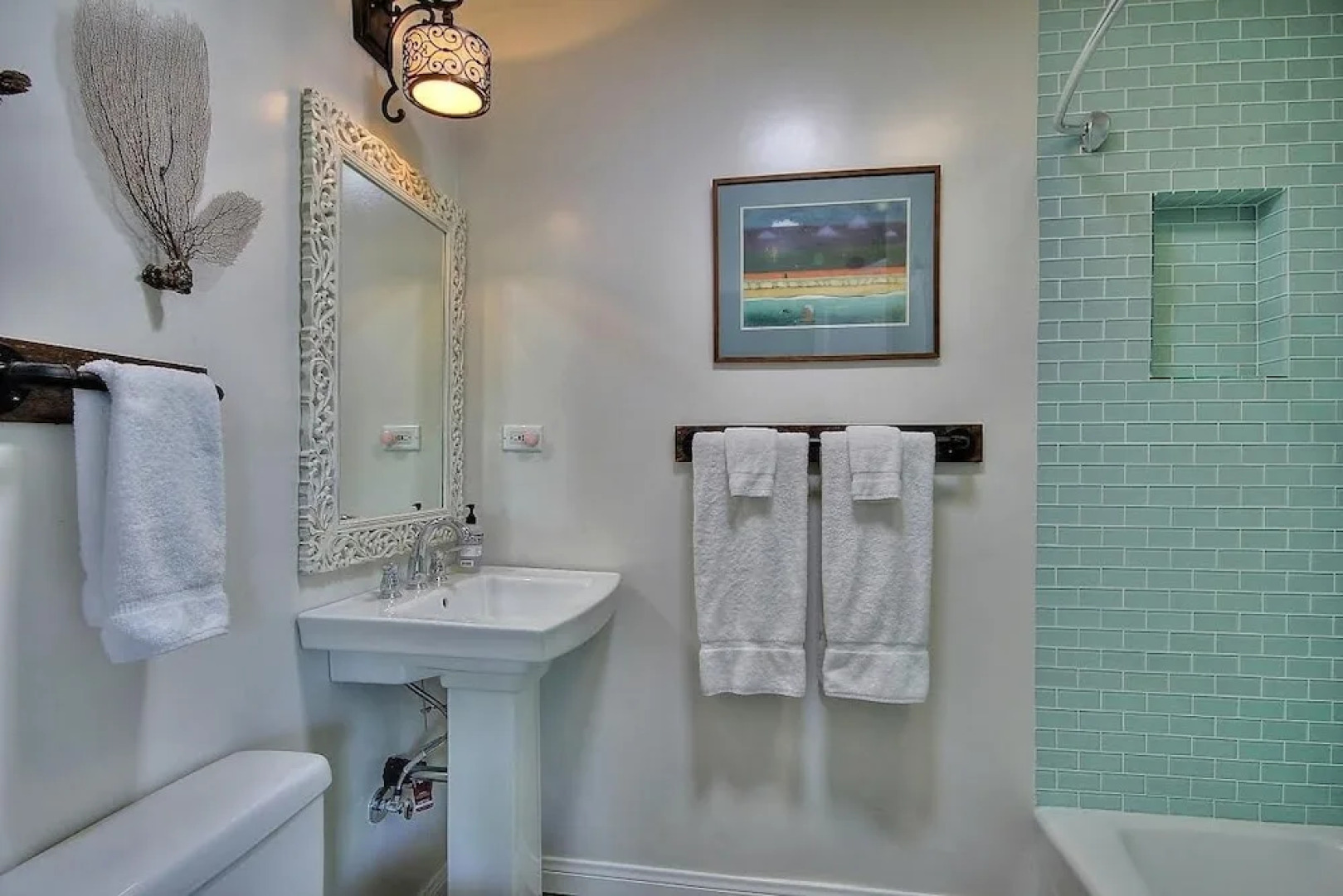 Summerland Ocean View Cottage by RedAwning