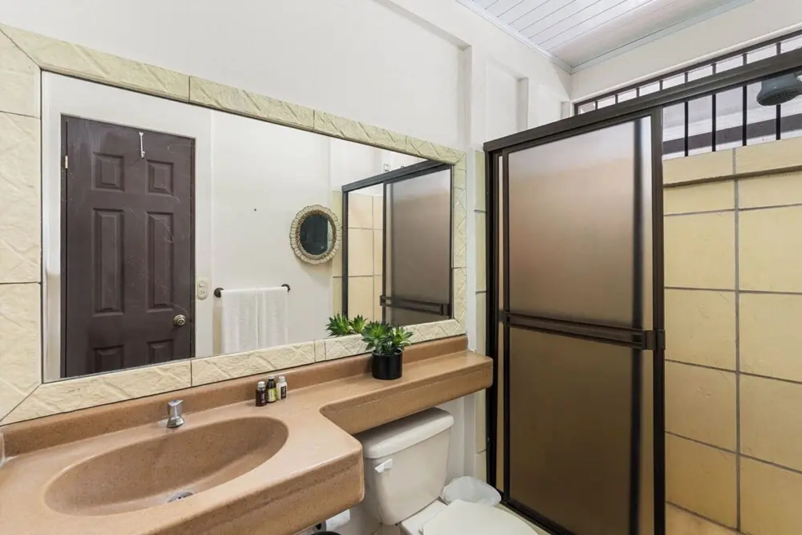 3-BD Home with Pool, Walk to Beach