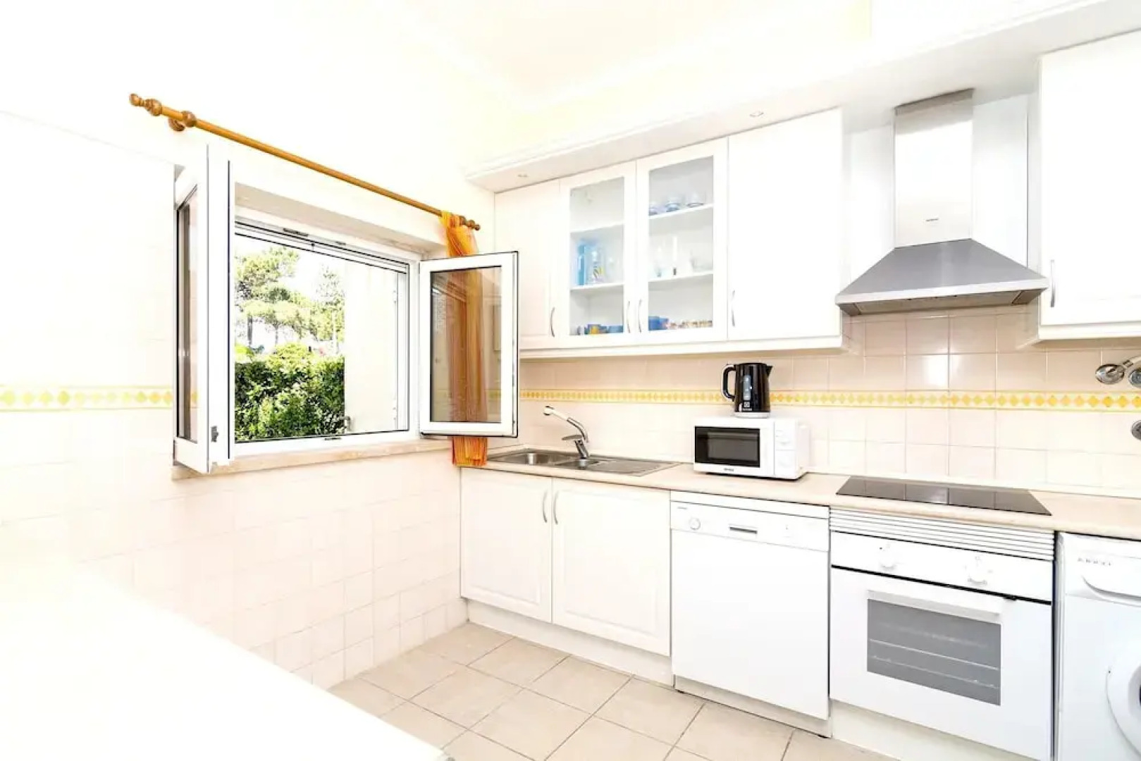 House With 2 Bedrooms in Carvalhal, With Pool Access, Balcony and Wifi