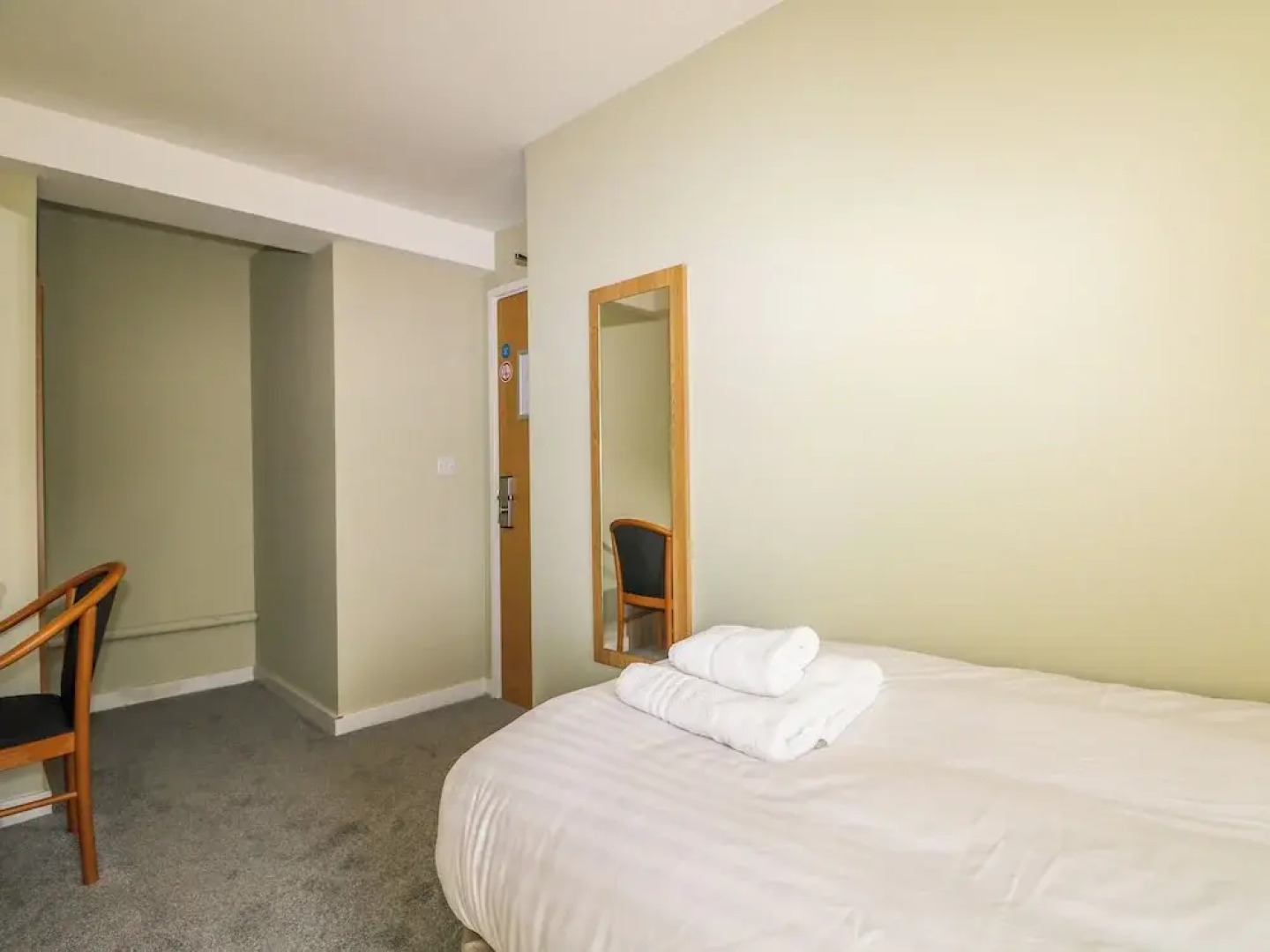 Flat 32 - Marine Court