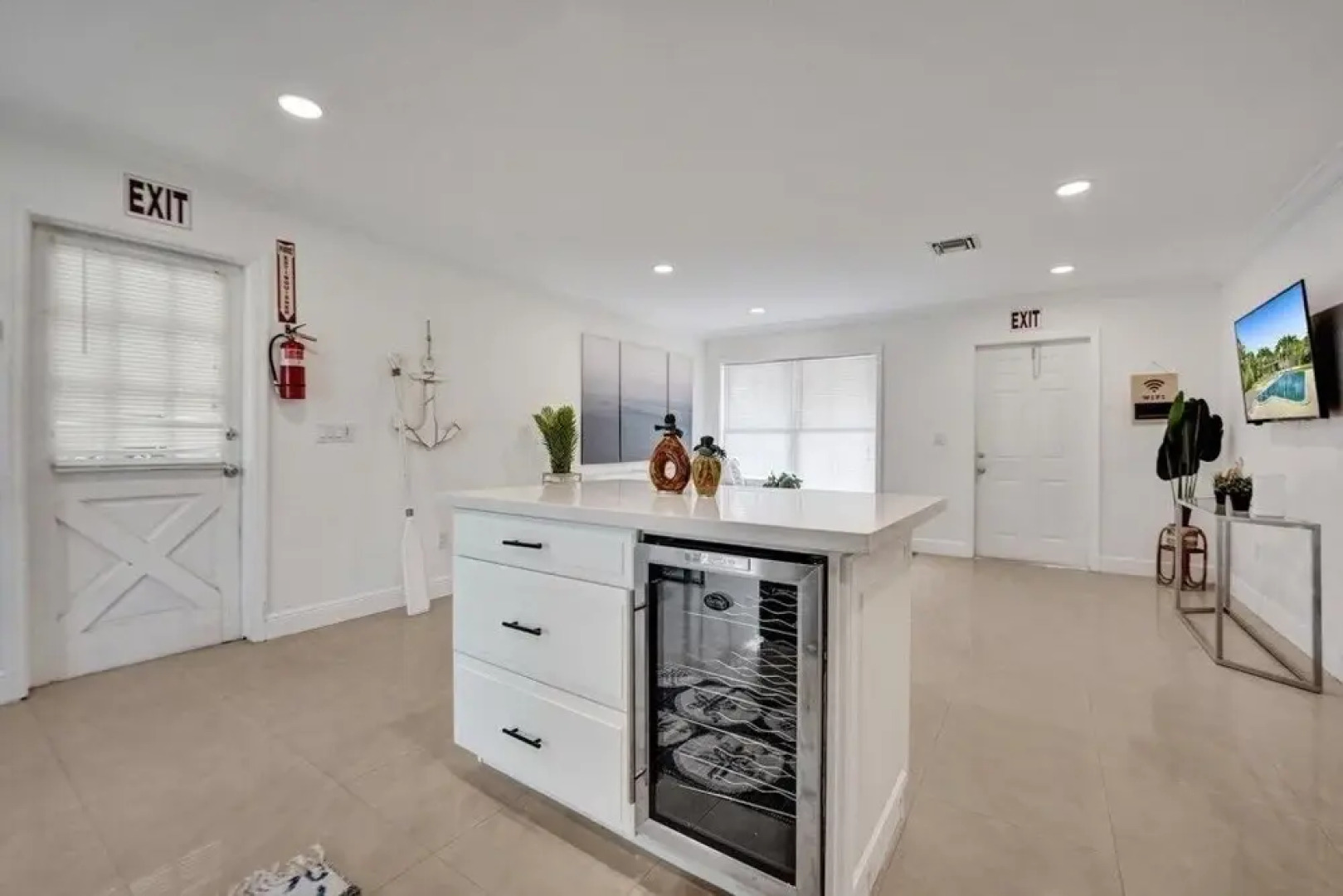 Casa Lago 3 Bedroom Home by Redawning