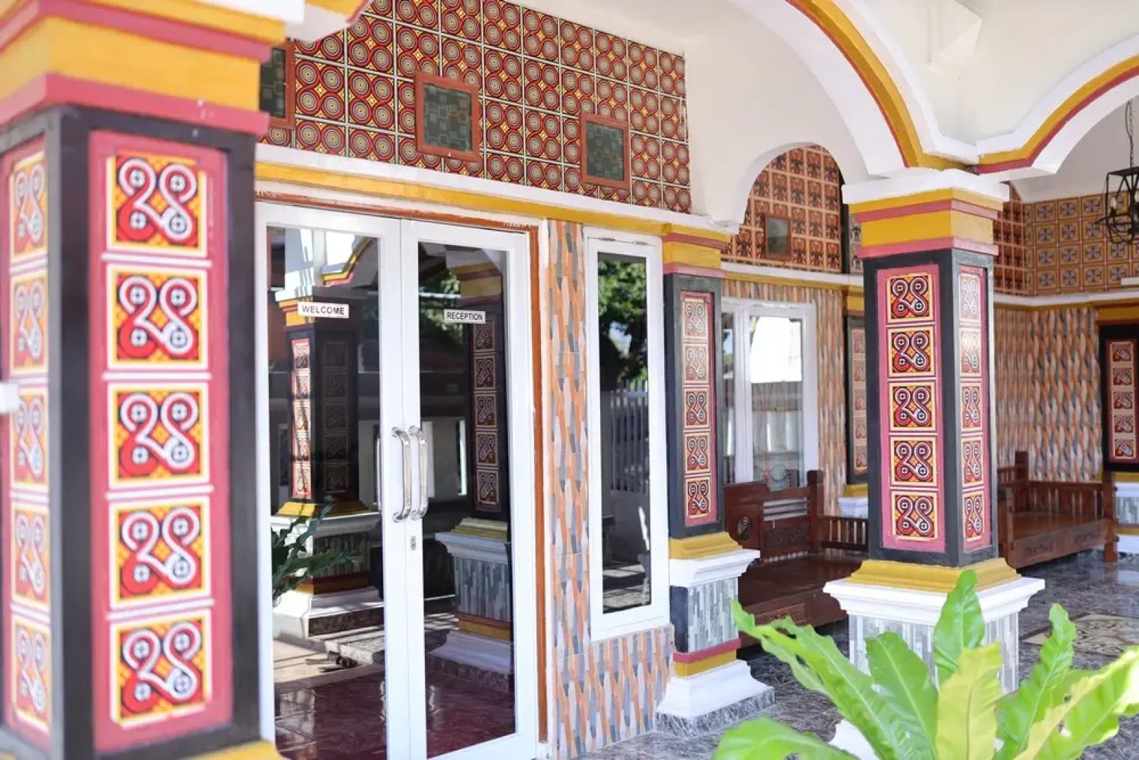 Urbanview Hotel Eropa Maros near Sultan Hasanuddin Airport by RedDoorz