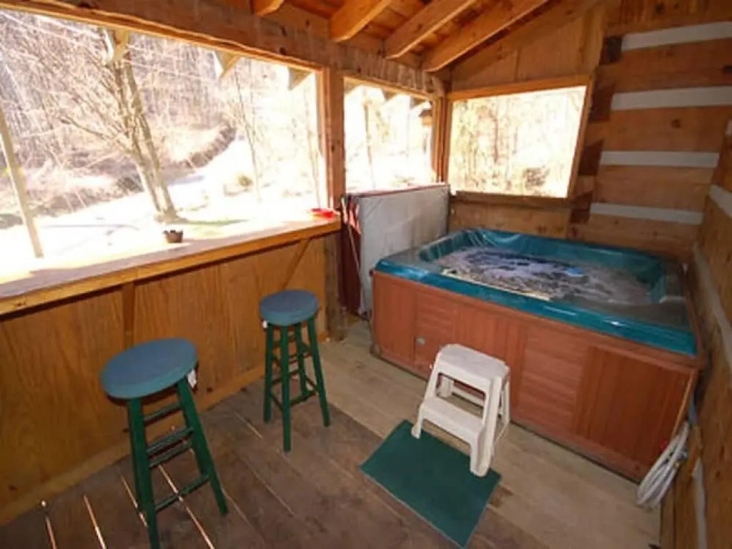 Snuggled Inn 2 Bedroom Cabin
