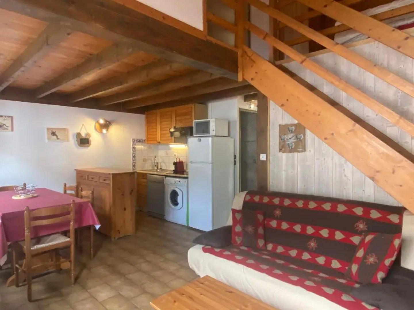 Le 103. Chalet 3 chambres. Terrasse. Parking. wifi.
