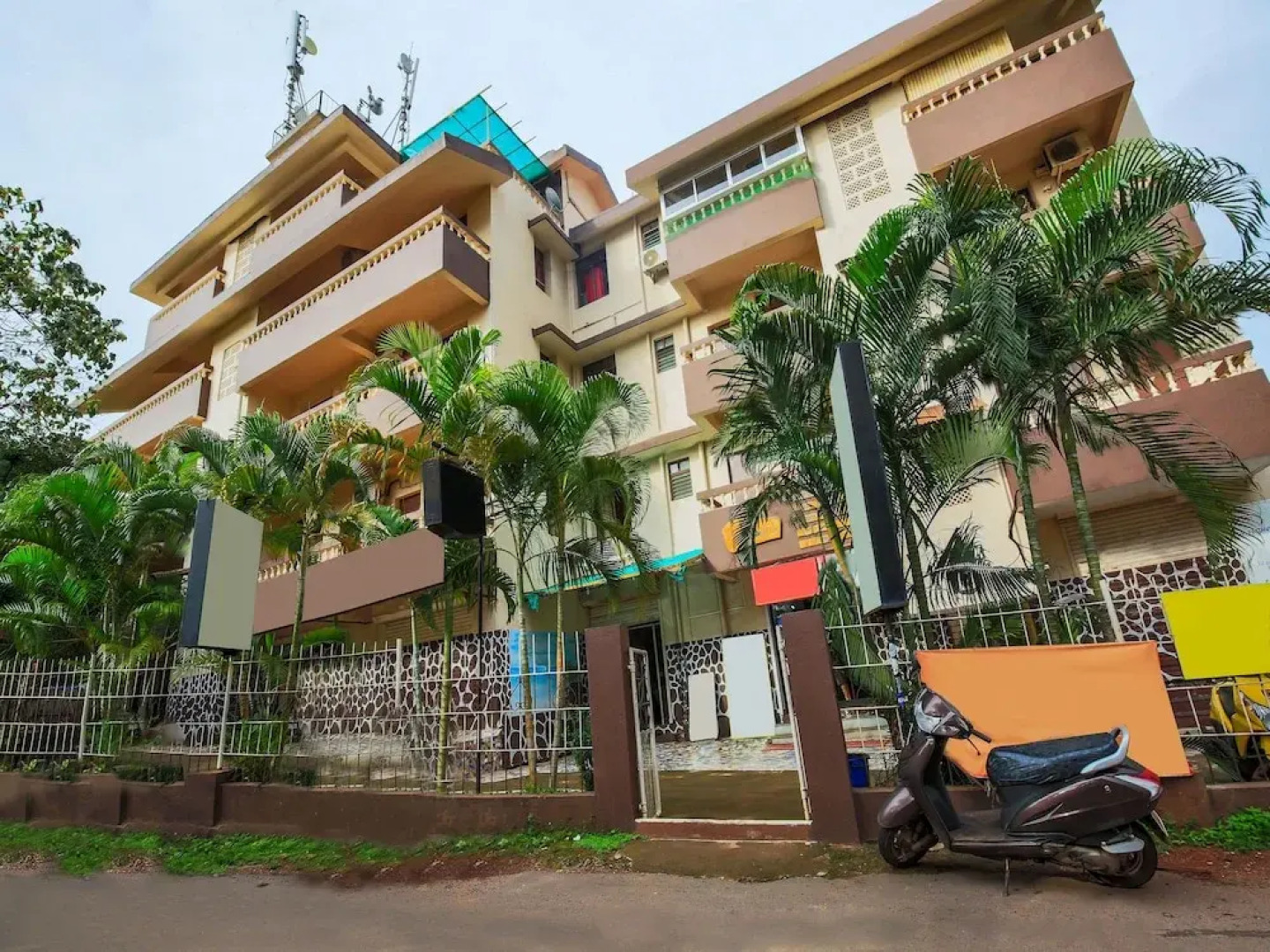 OYO 15263 Seaview Holiday Apartments