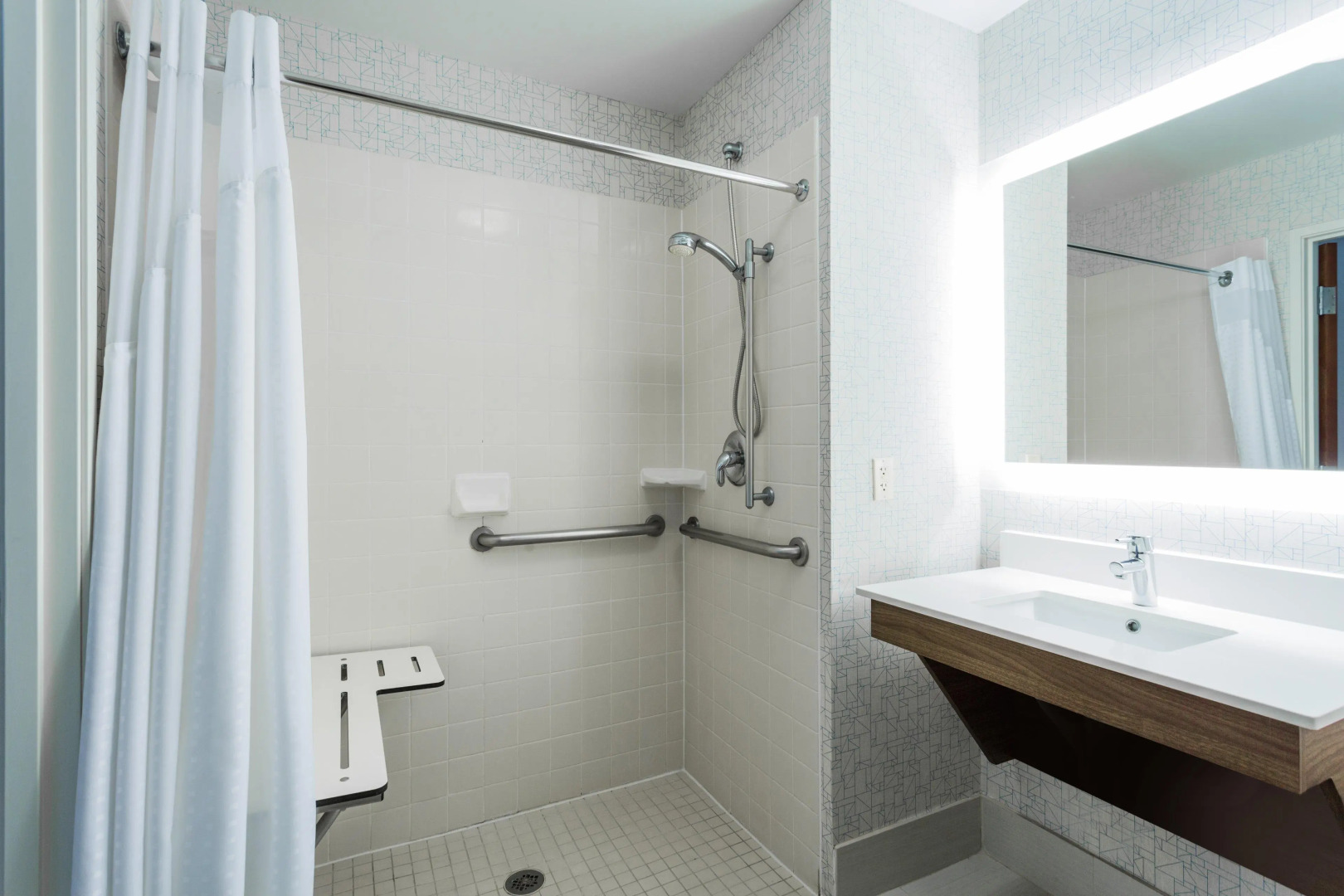 Holiday Inn Express and Suites - Petersburg - Fort Lee by IHG