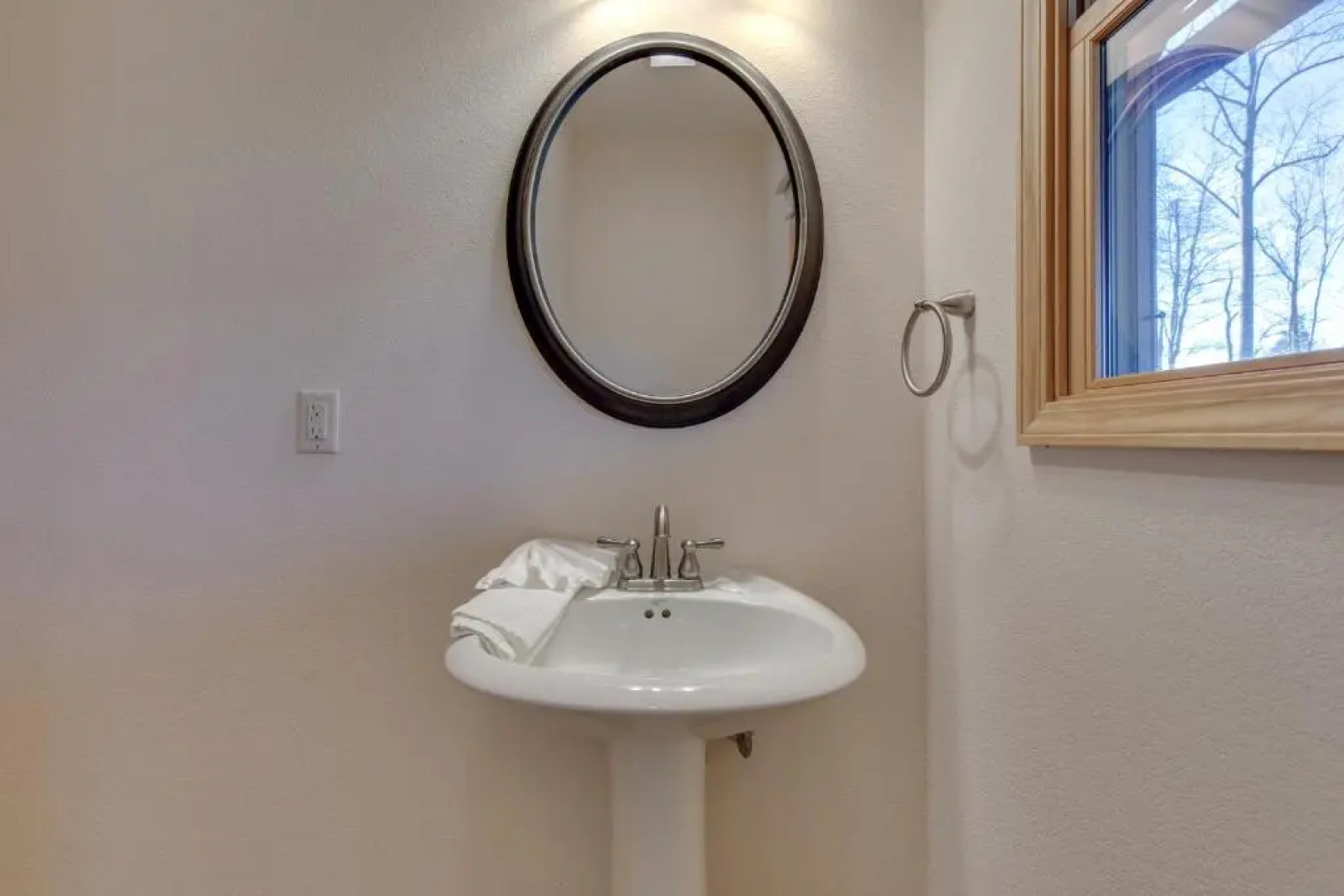 Orchard Hideaway, 3 Bedrooms, Fireplace, WiFi, Gas Grill, Sleeps 6