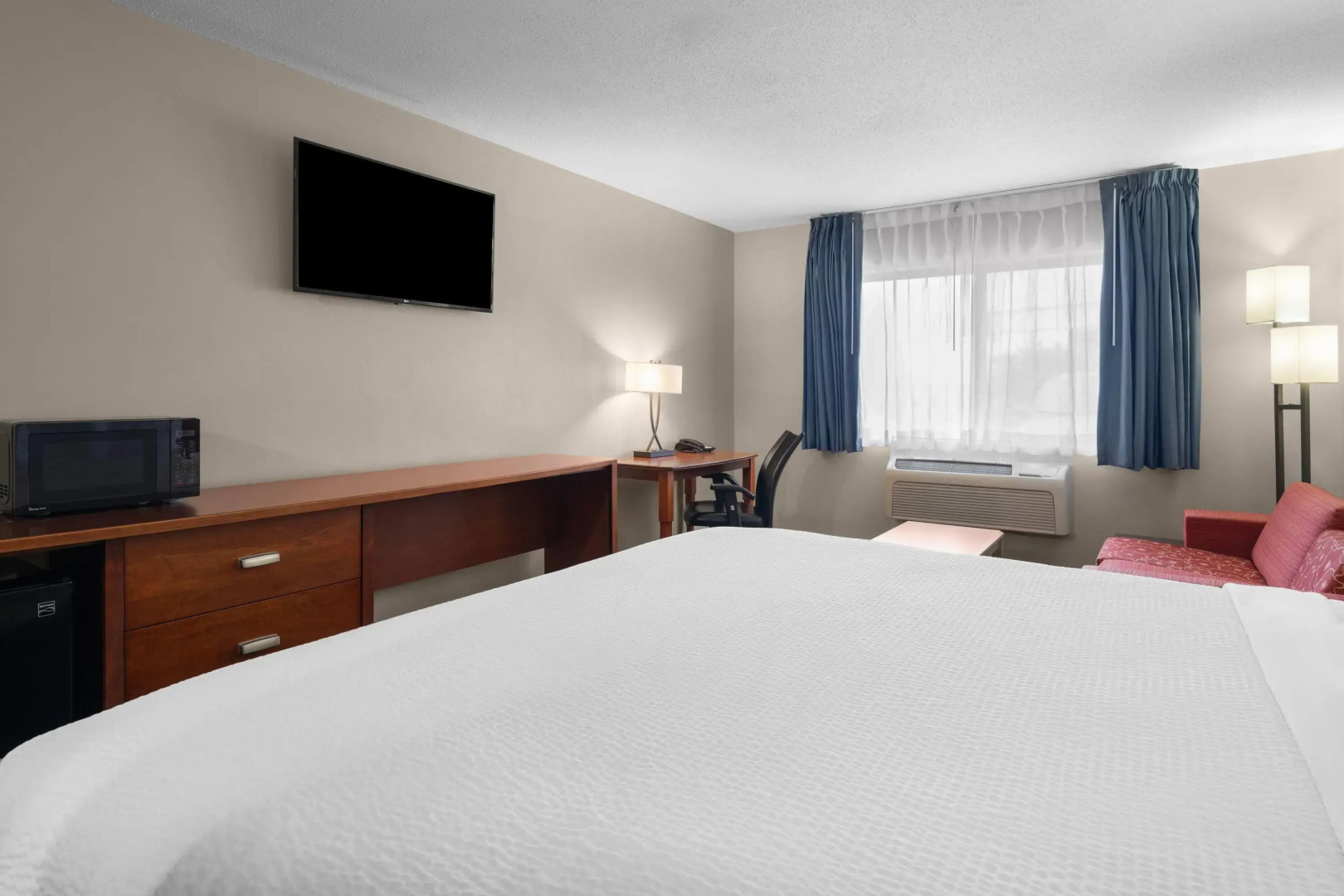 Travelodge by Wyndham Fargo West Acres