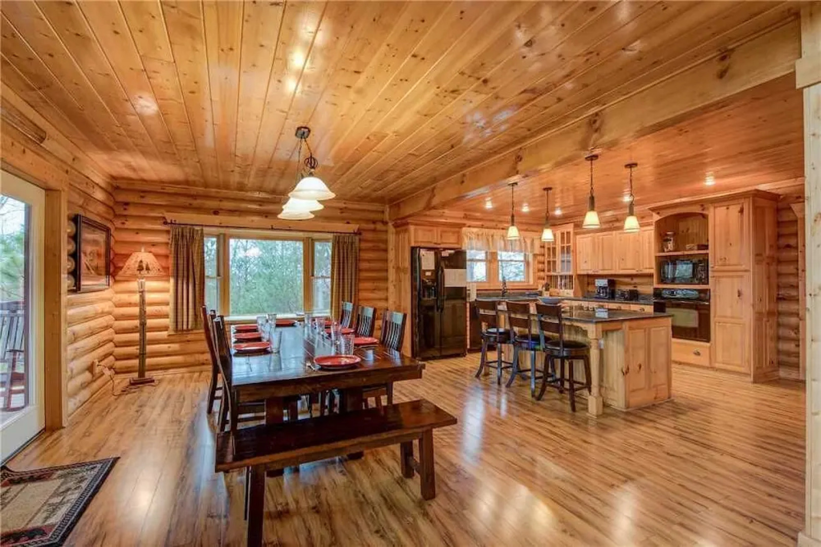 Dreamscapes 5 Bedroom Mountain View Home with Hot Tub