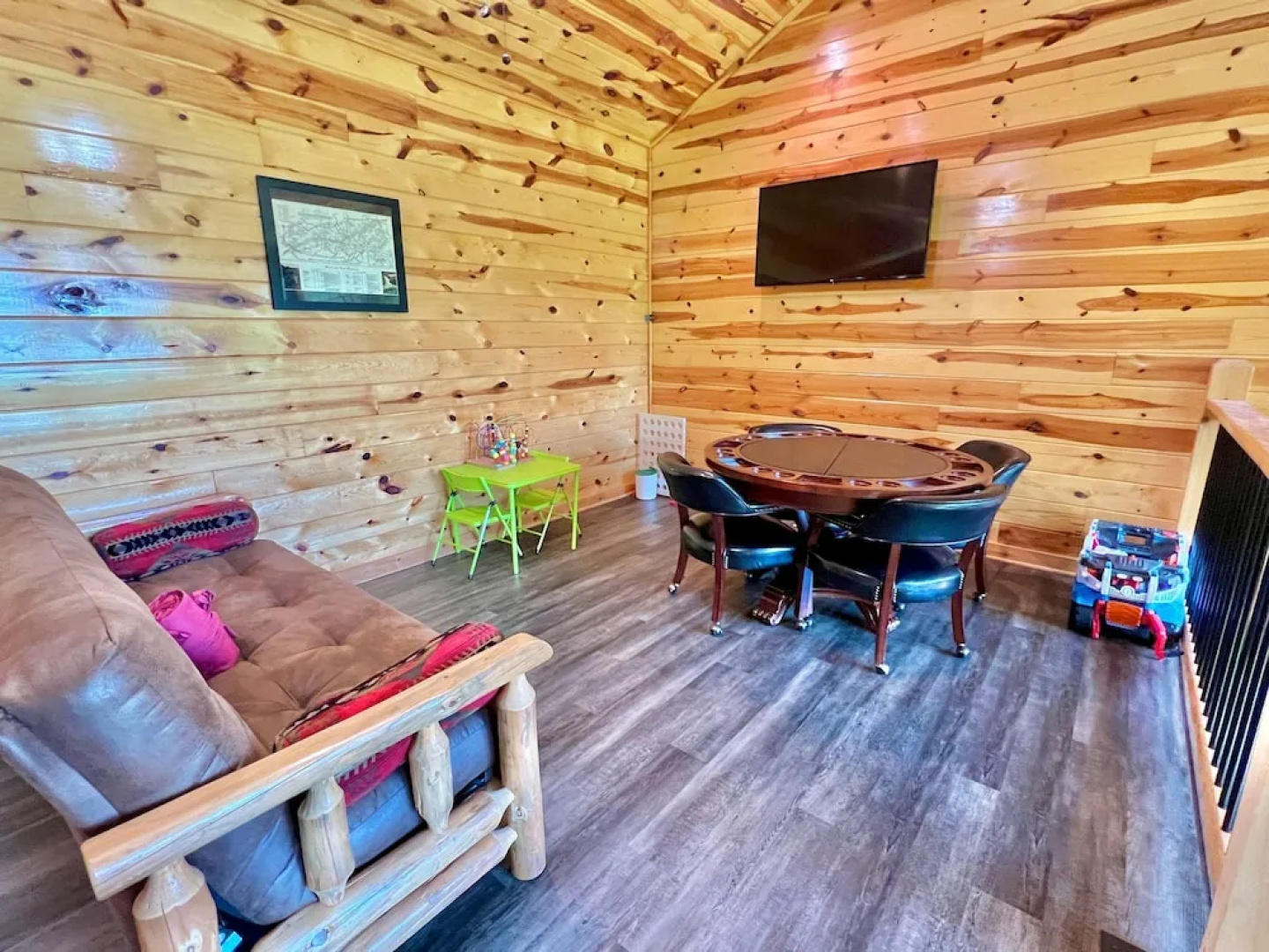 South Side Serenity 2 Bedroom Cabin by RedAwning