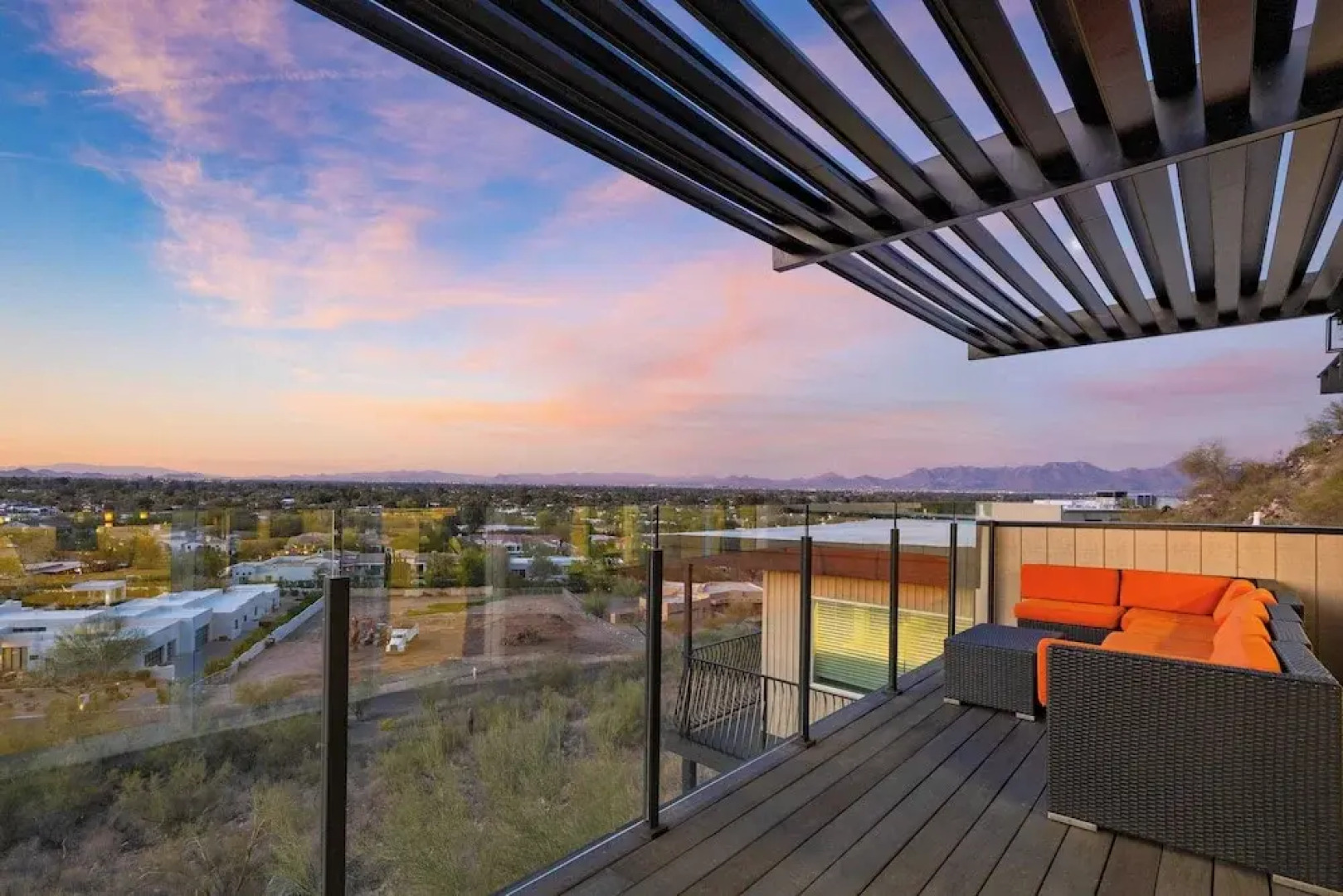 Panoramic Views, Private Pool, Patio Lounge w/ Firepit Royal Palm by Avantstay