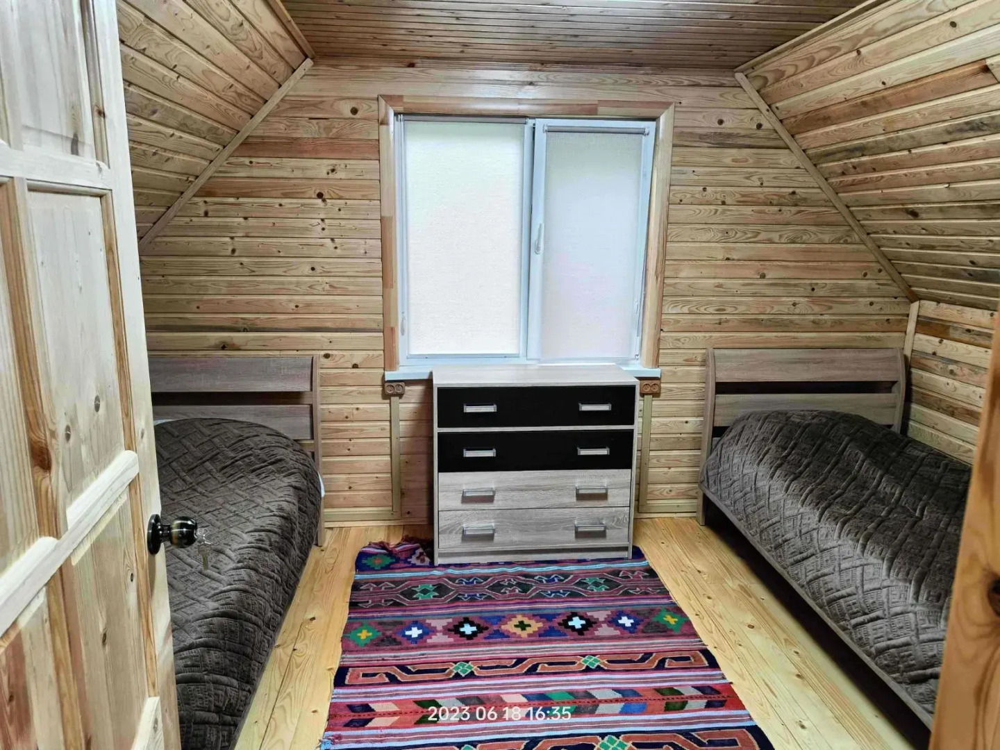 Коттеджи на Крепости семи братьев и одной сестры в Хучни