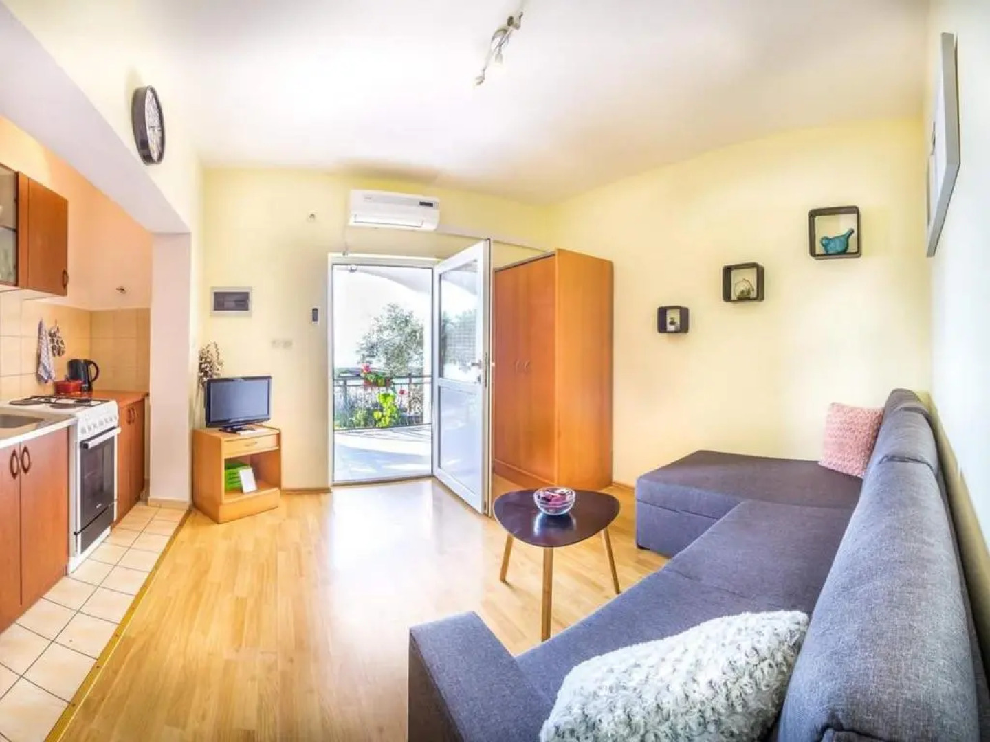 Apartments Vlahusi'c