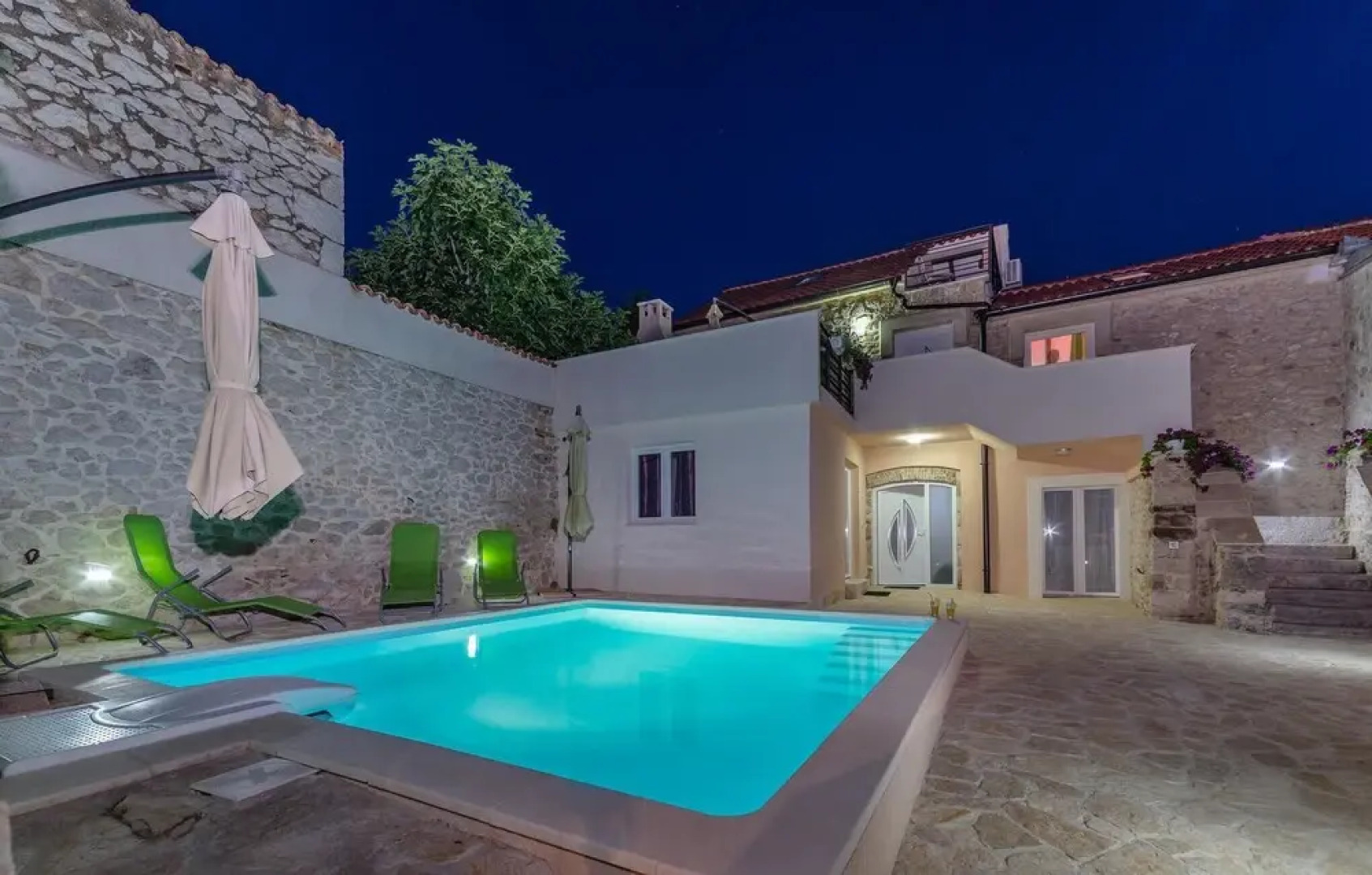 Nice Home in Zadar With Wifi and 4 Bedrooms