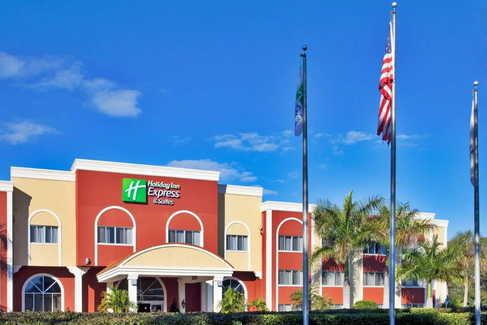 Holiday Inn Express & Suites Bradenton West by IHG