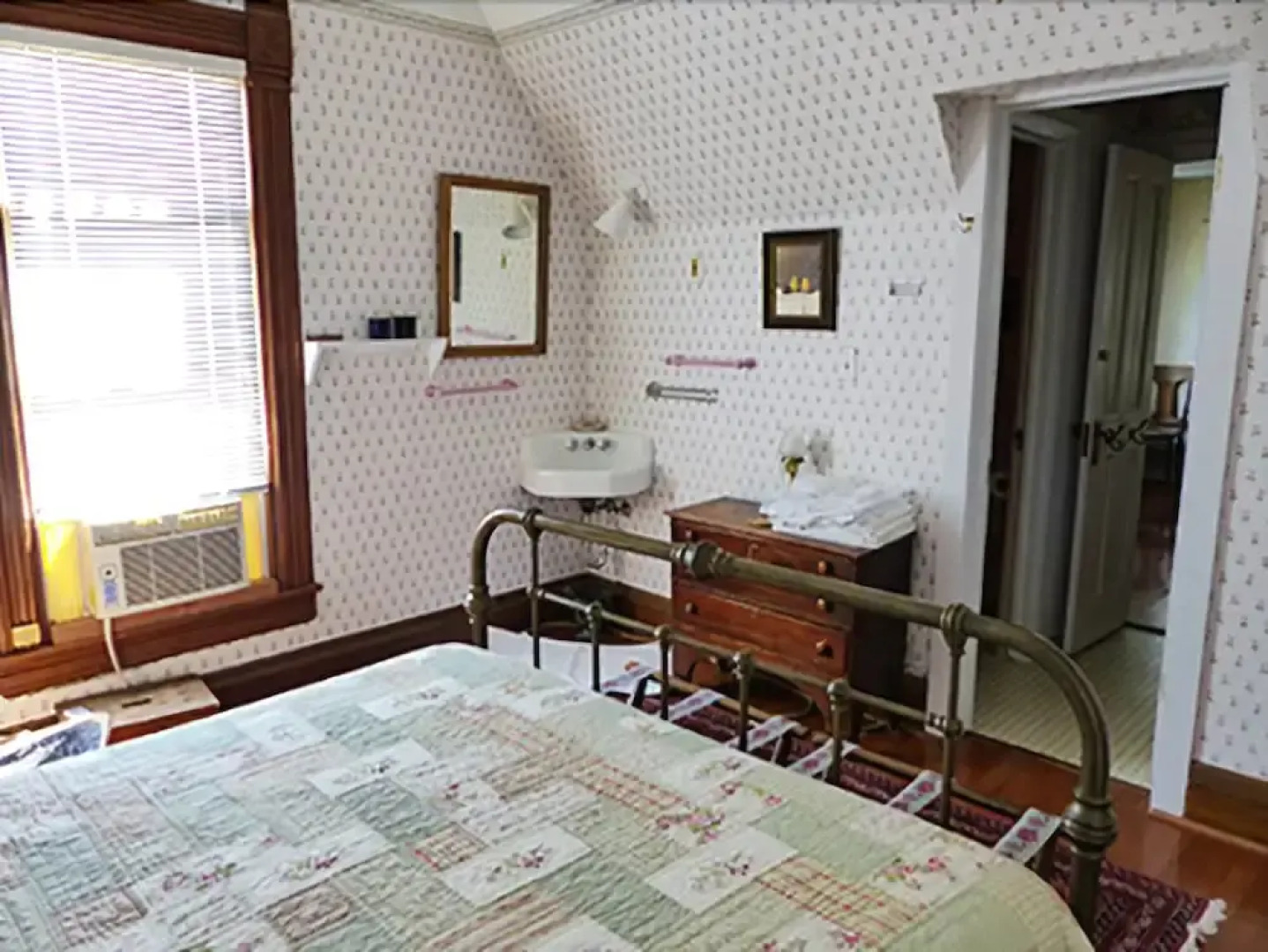 The Hood House Bed & Breakfast Inn