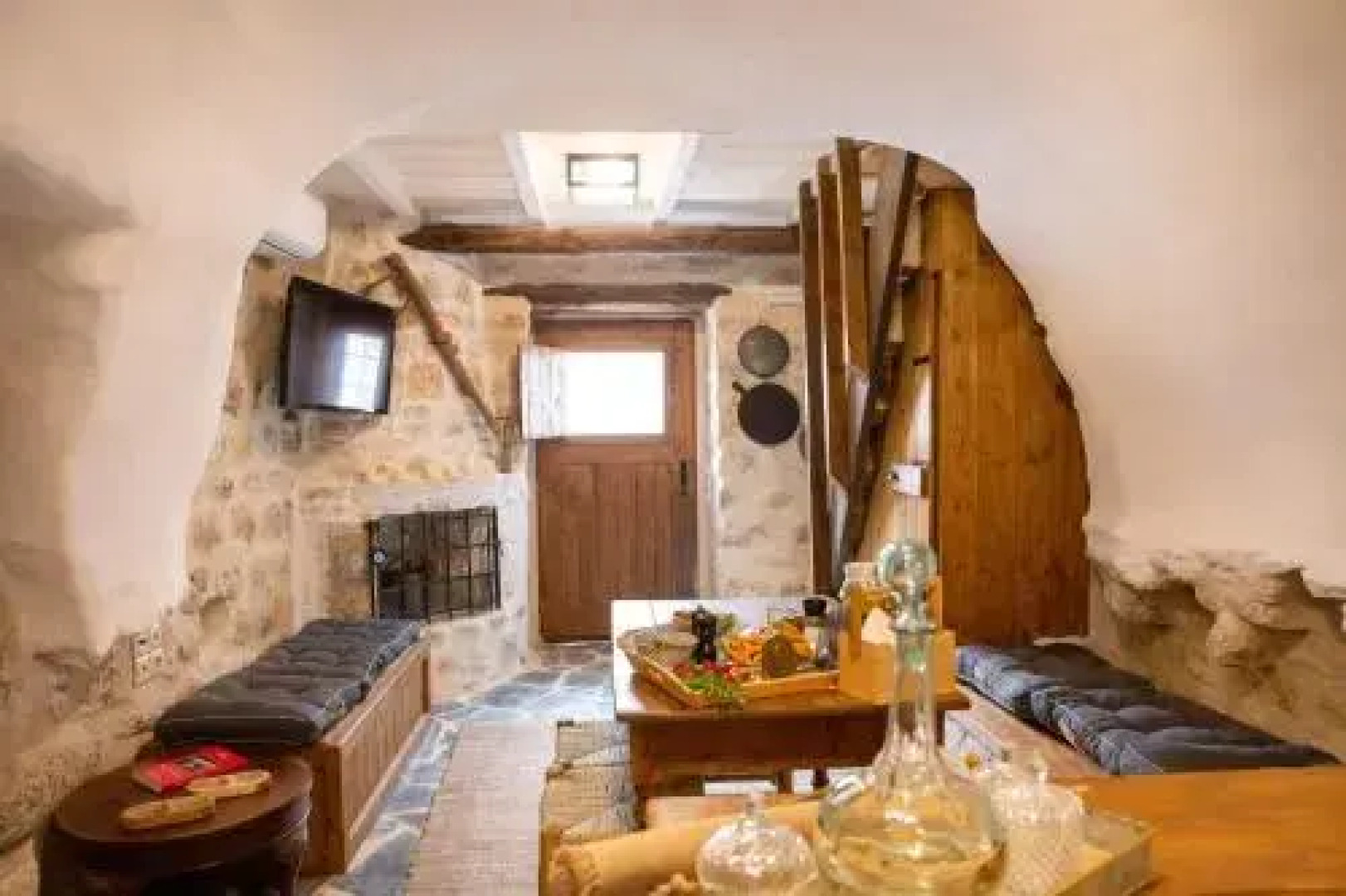 Dandy Villas Mani - Old Tower House - Fireplace - Pool