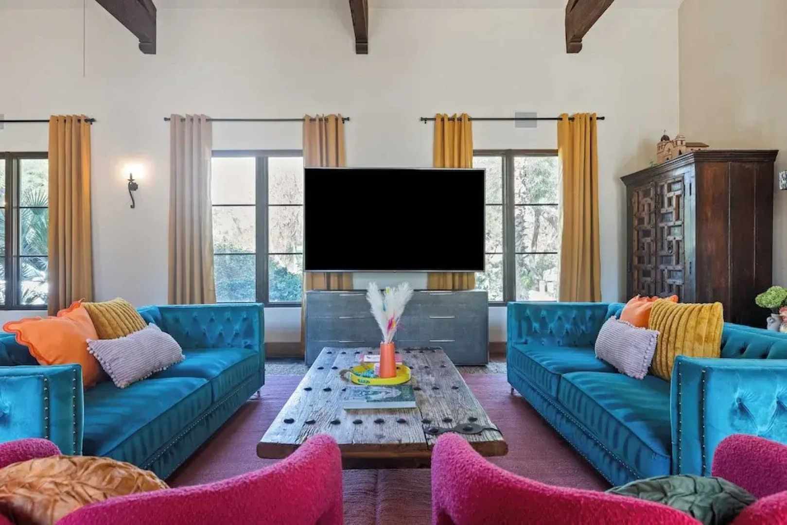 Luxe 7bdr Oasis w/ Pool, Putting Green, Game Room Villa Del Gallo by Avantstay