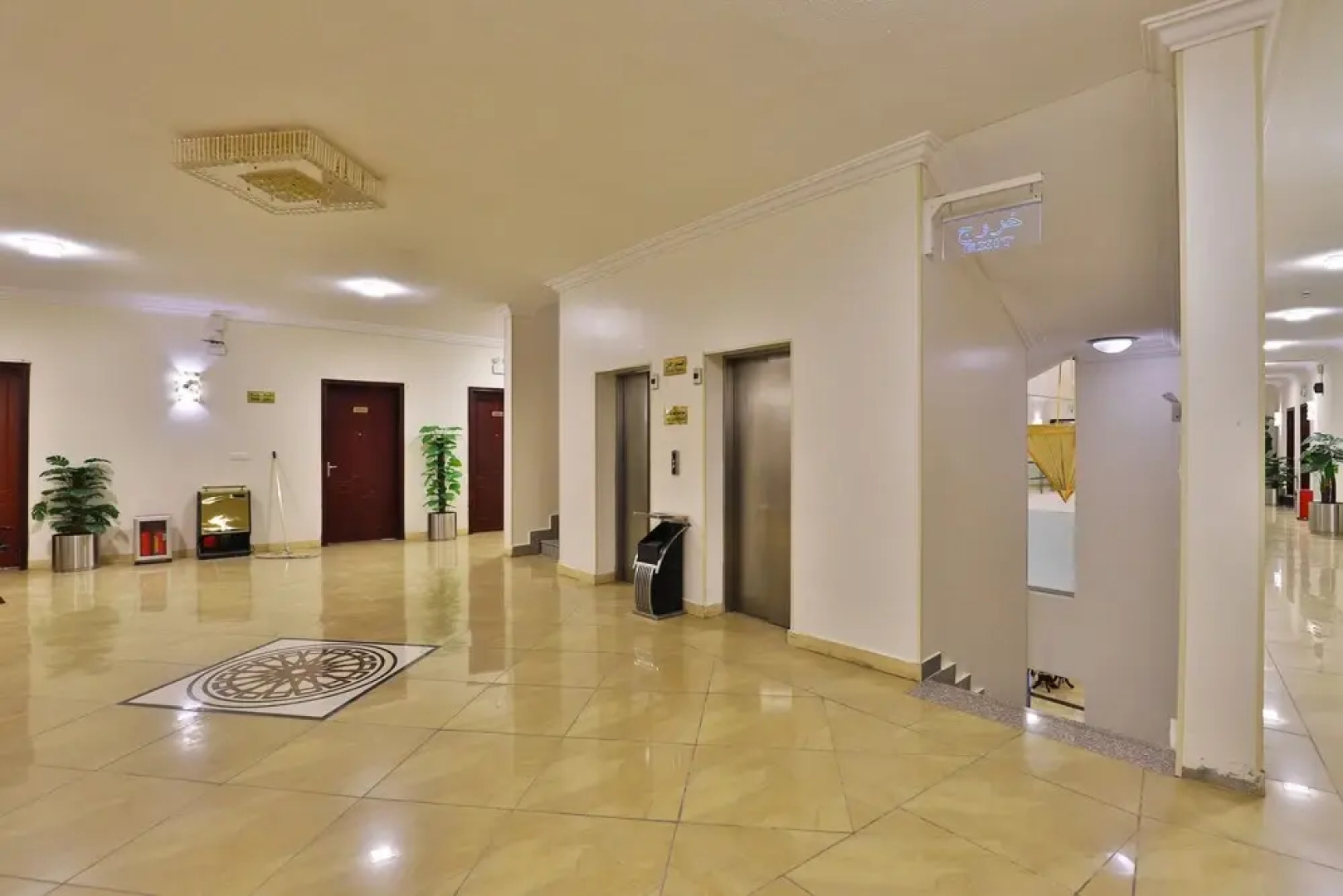 OYO 227 The New Address Hotel