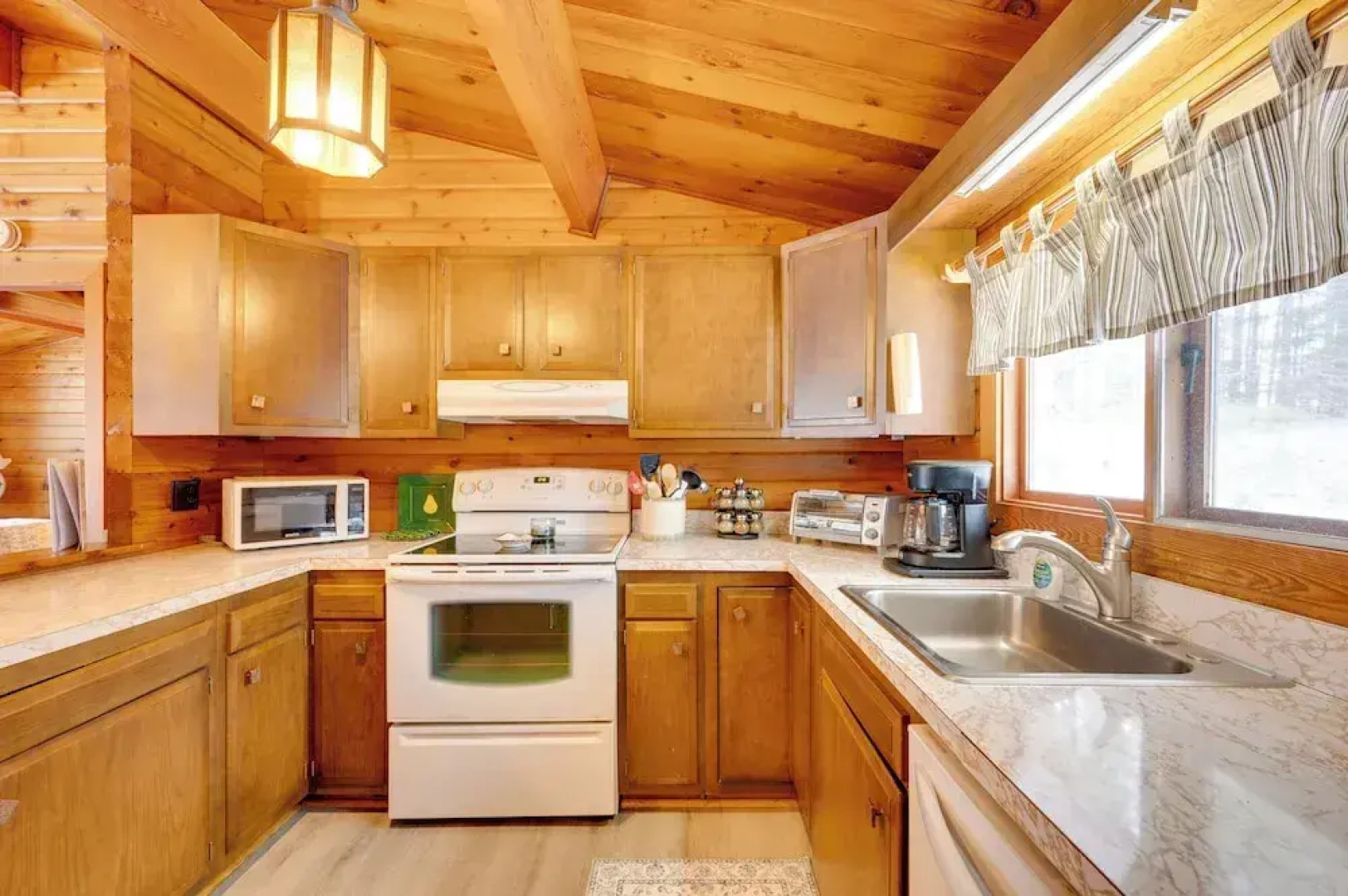 Hike & Ski: Cabin w/ Fireplace in Franconia!