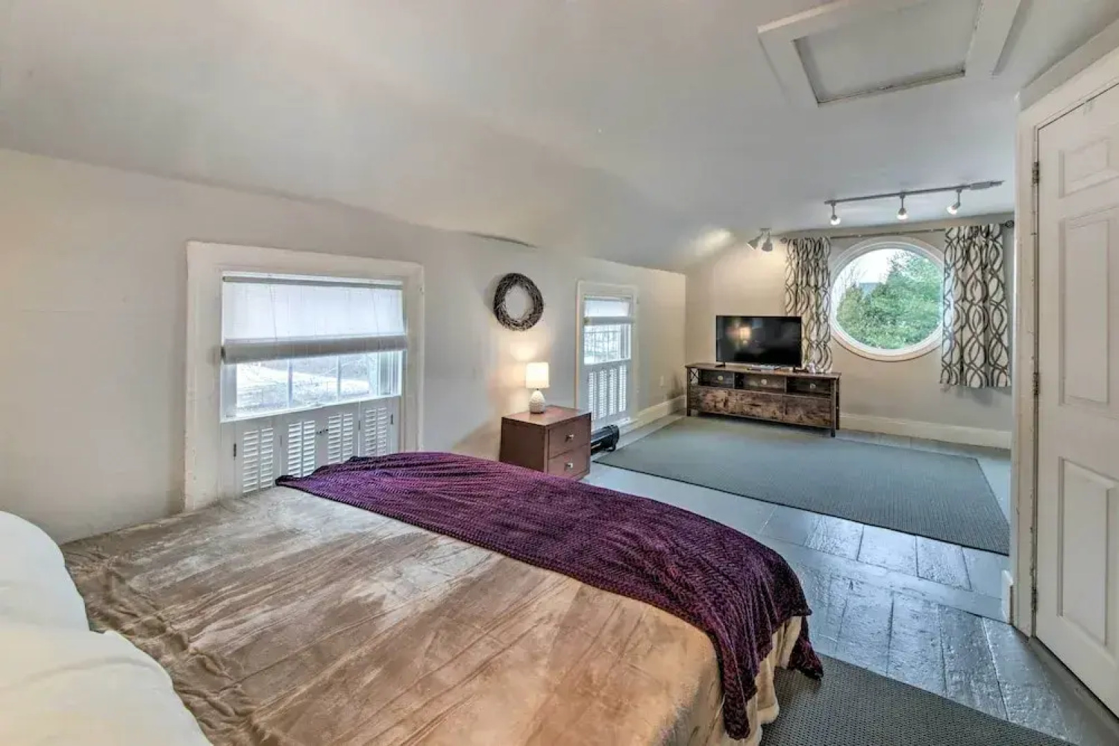 Charming Belfast Home, Walk to Downtown!