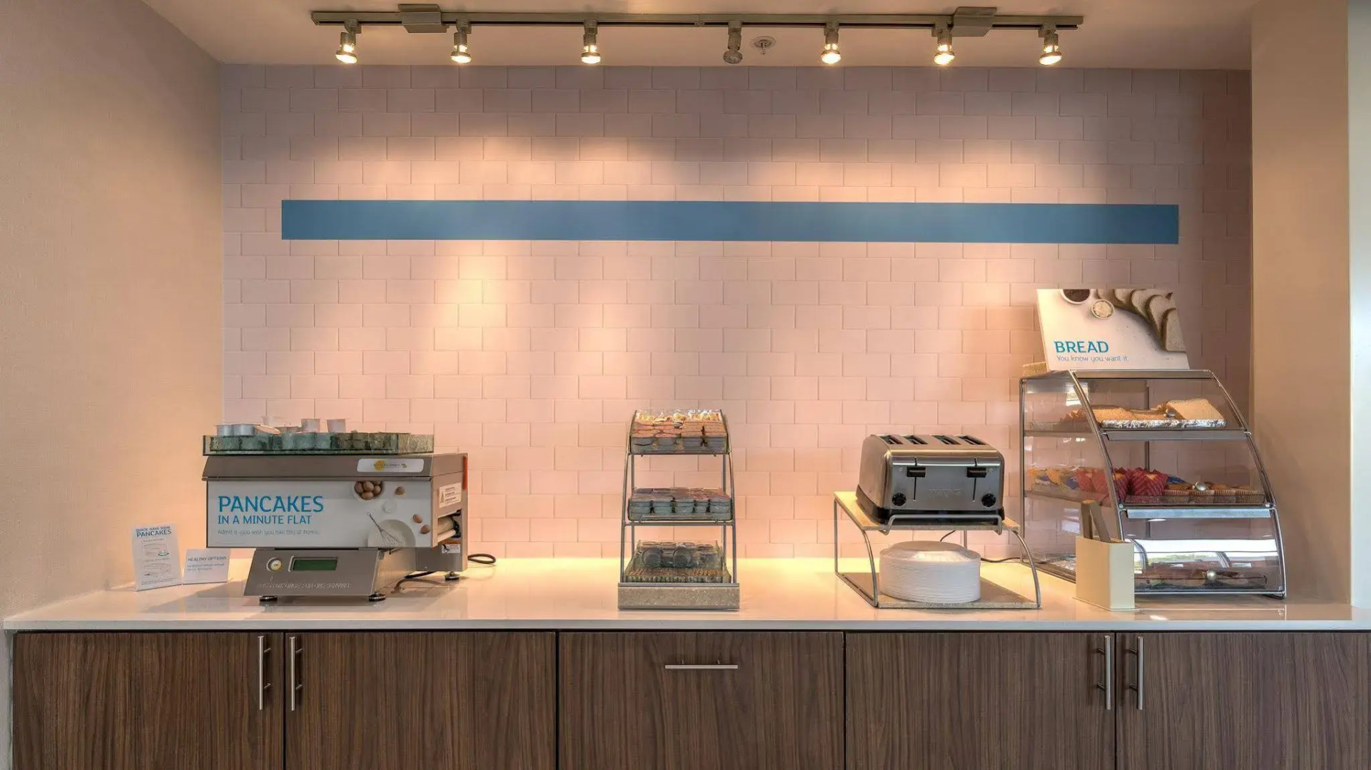 Holiday Inn Express & Suites Tulsa Midtown by IHG