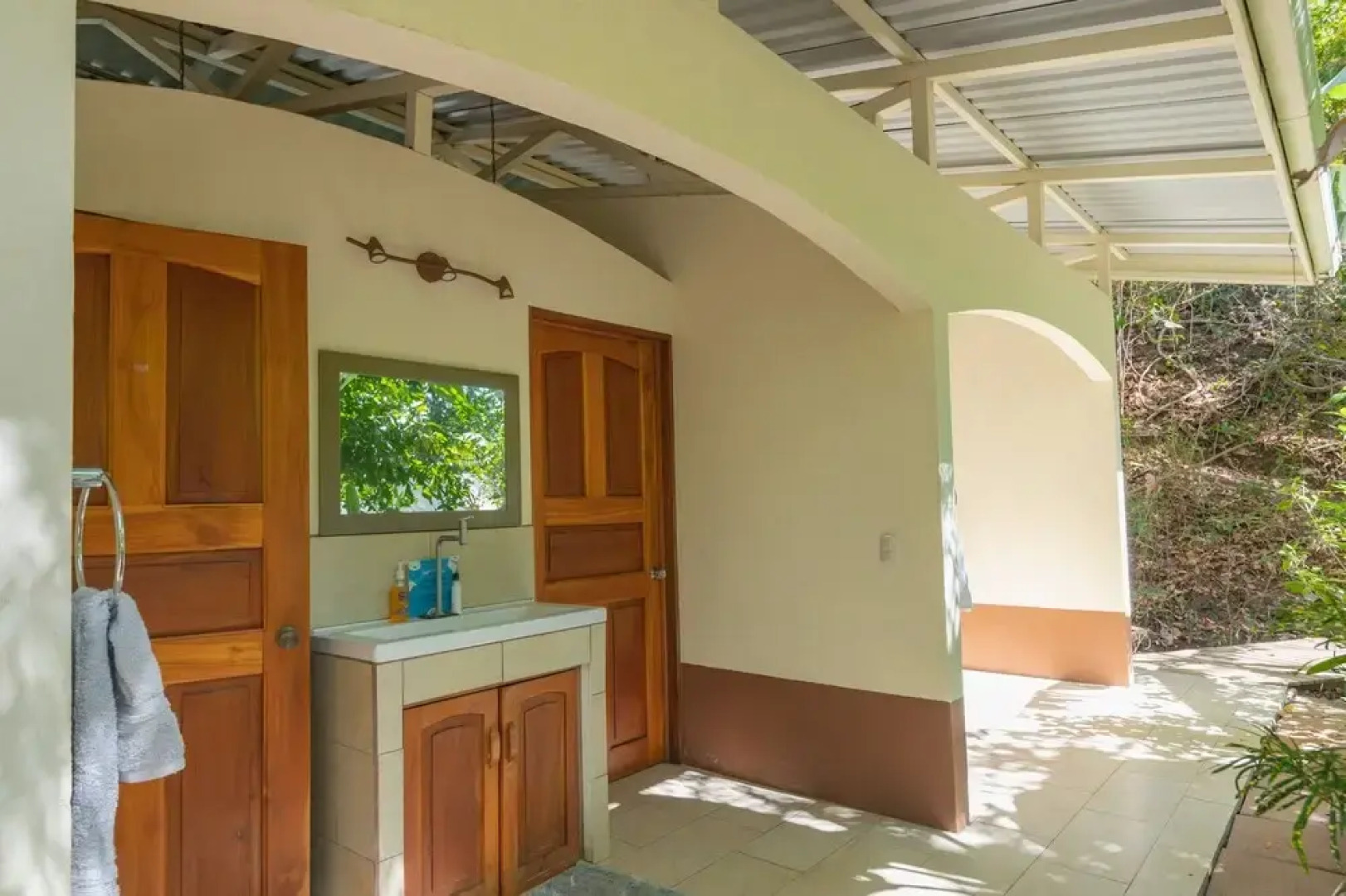 Los Vivos Beachfront Experience