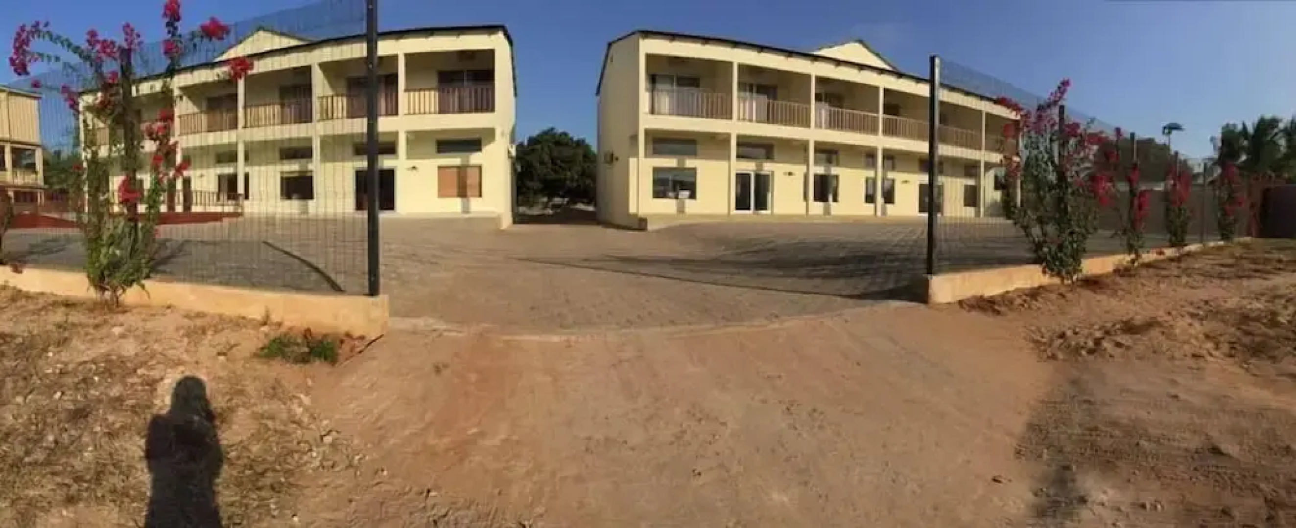 Rezz Aparthotel