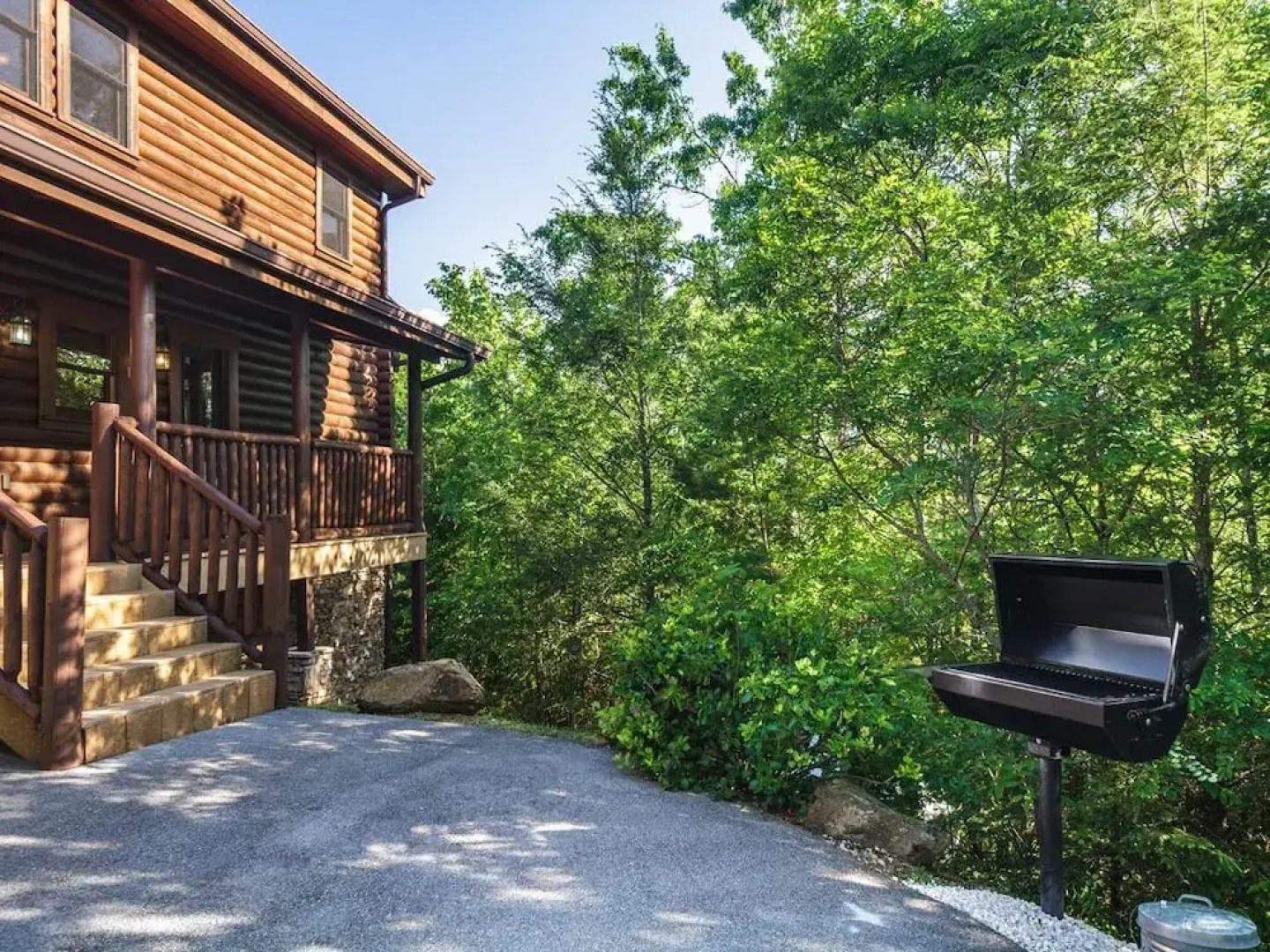 Dreamscapes 5 Bedroom Mountain View Home with Hot Tub