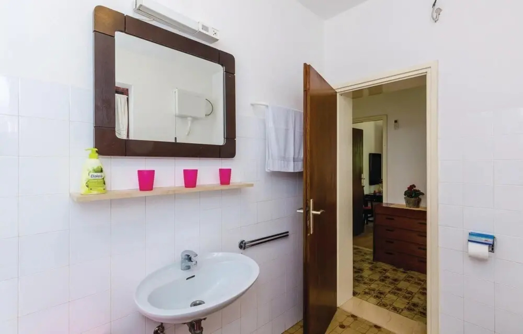 Awesome Home in Brsecine With Wifi and 3 Bedrooms