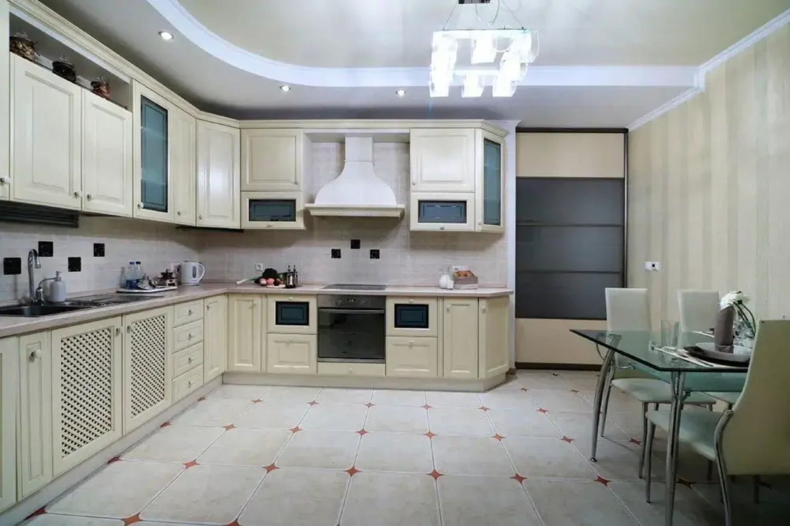 PaulMarie Apartments on Mira