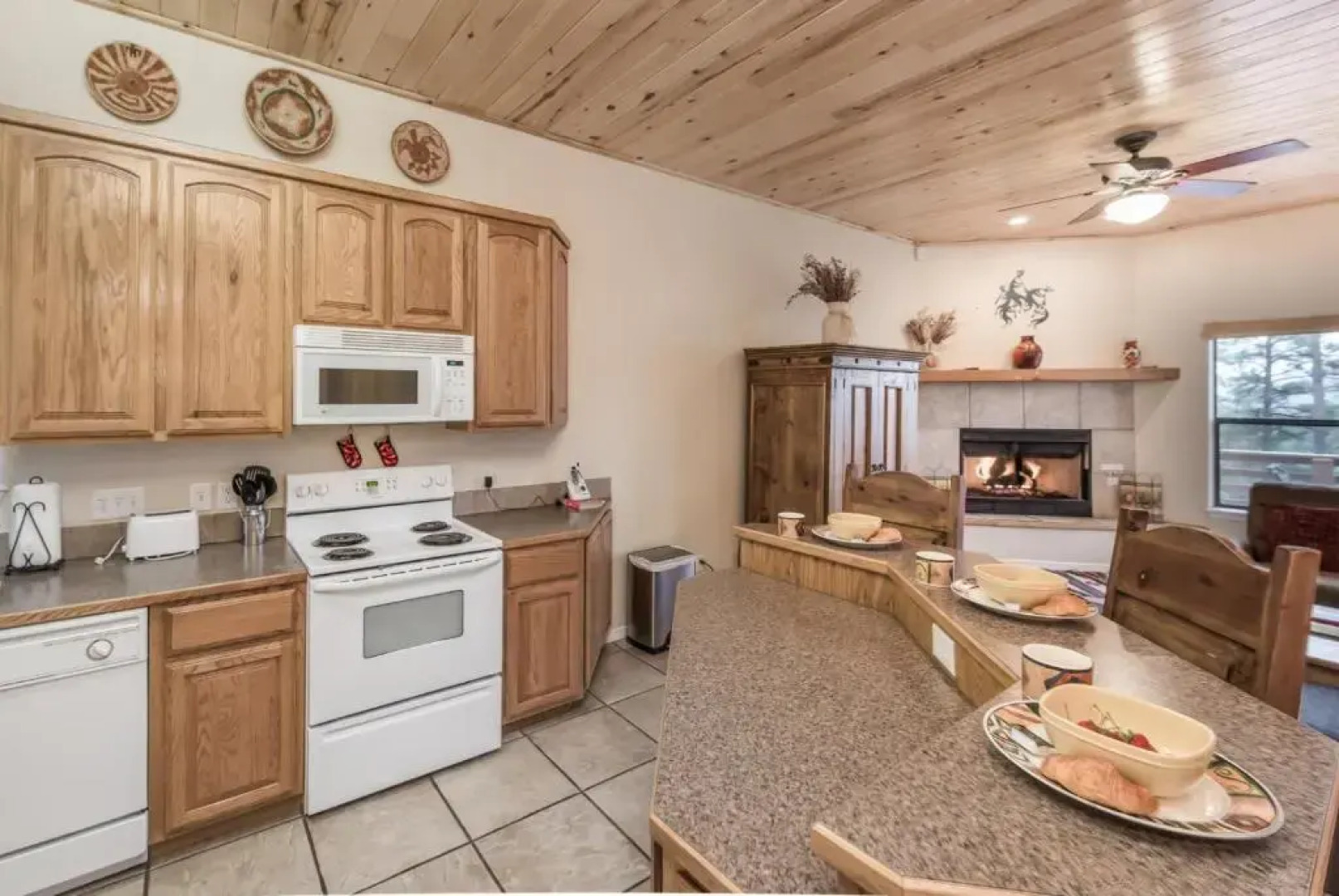 Alto Family Escape - Four Bedroom Cabin with Hot Tub