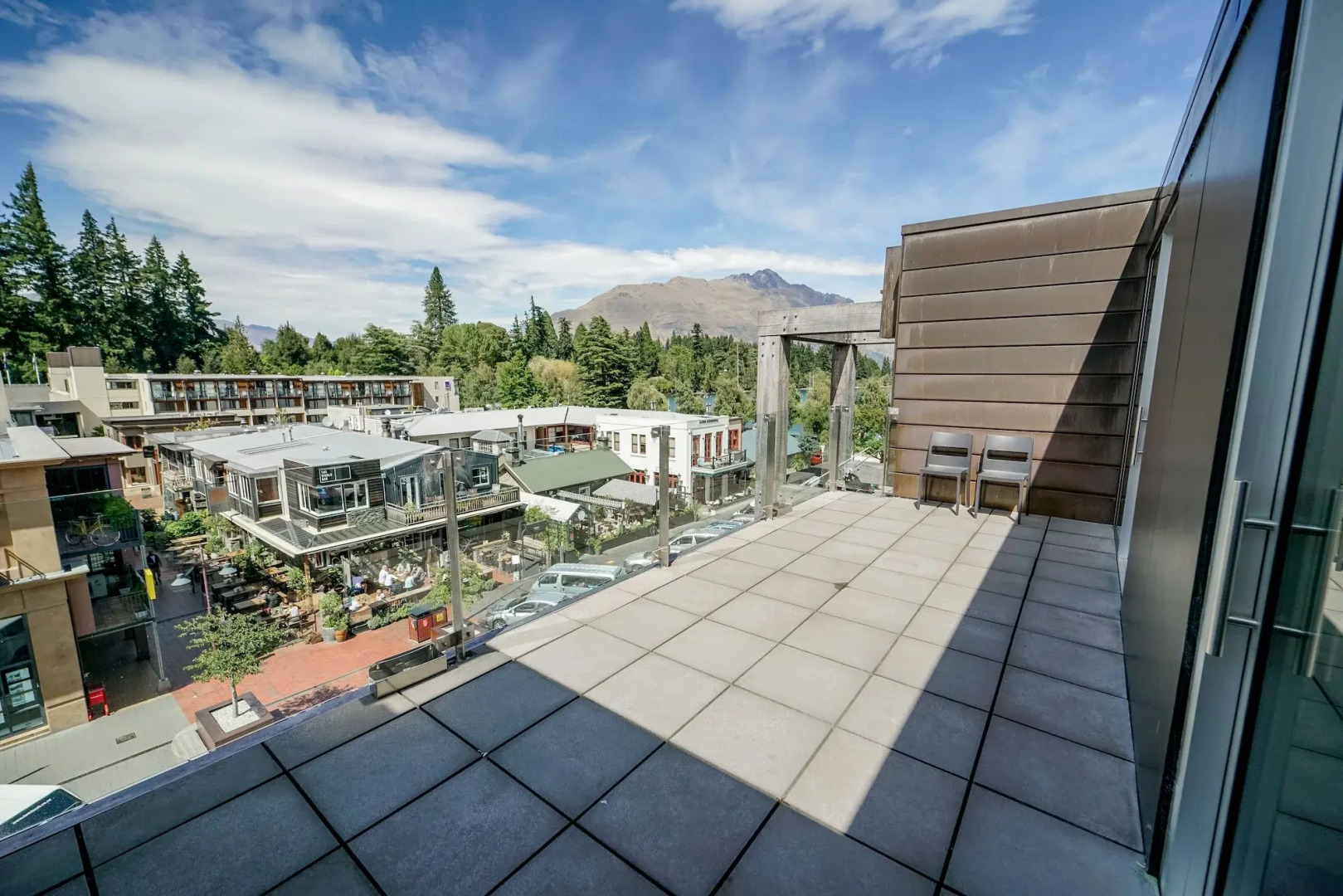 Nomads Queenstown Backpackers