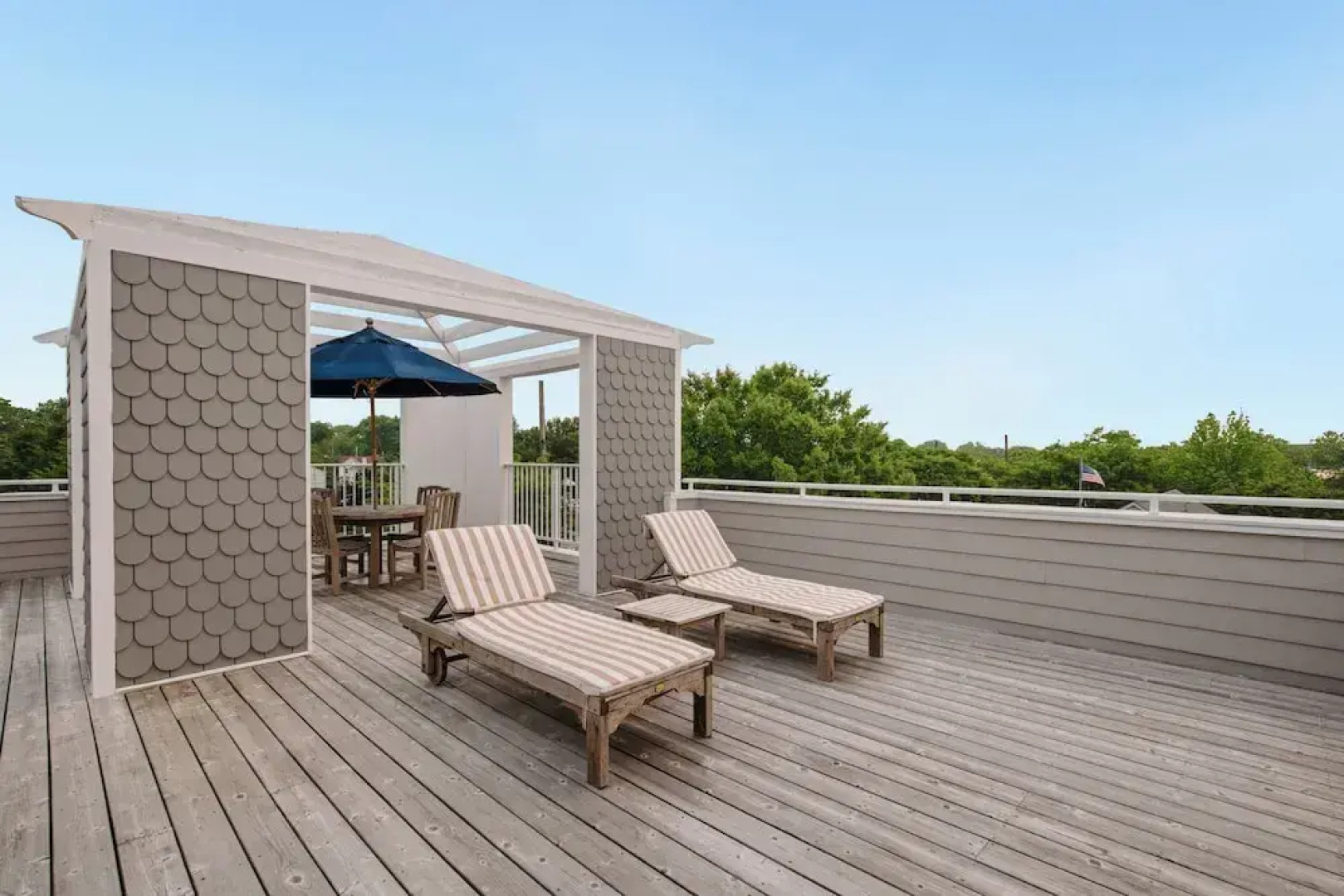 The Harbor Front Inn